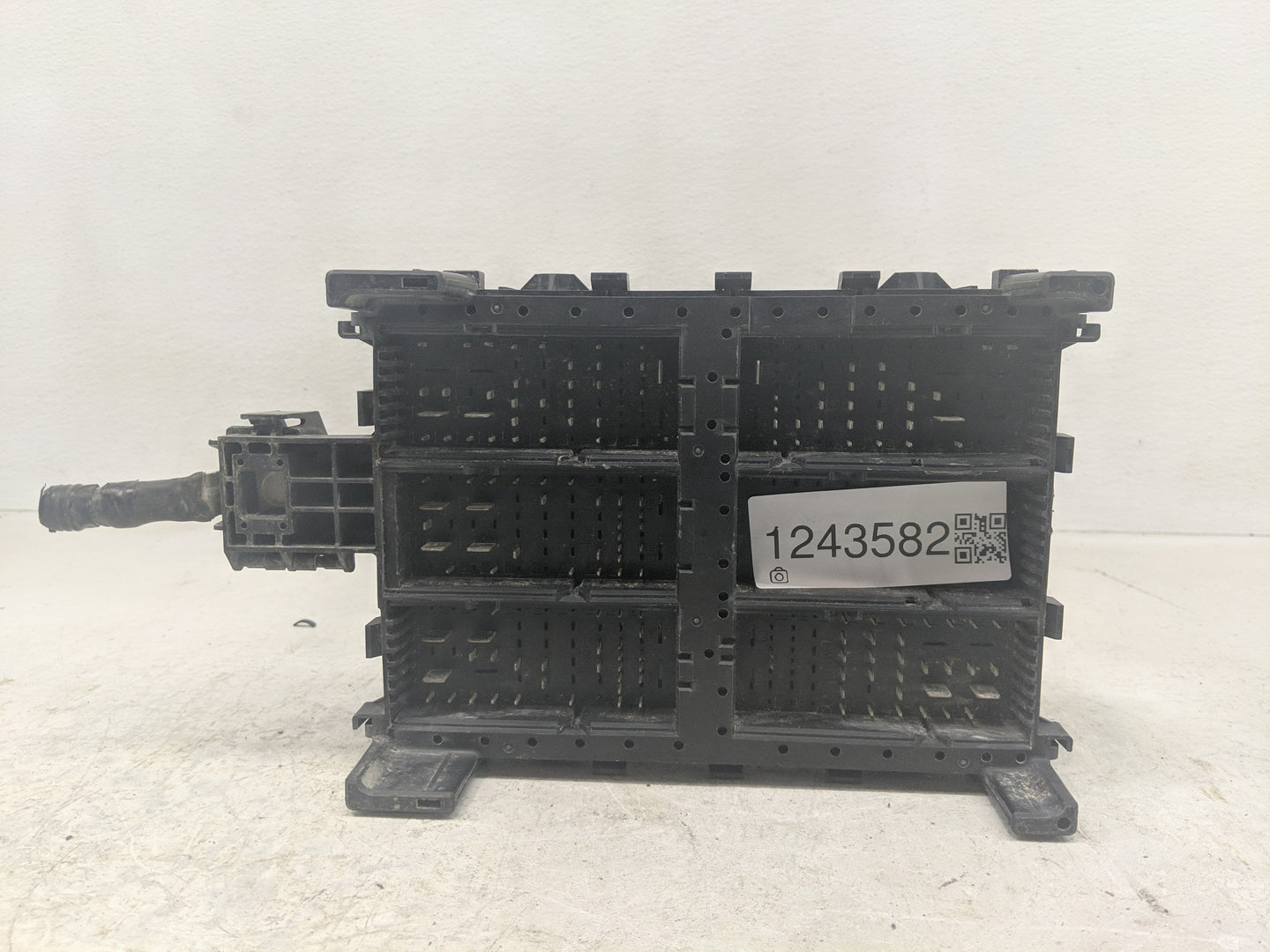 2016 Chevrolet Suburban 1500 Fusebox Fuse Box Panel Relay Module P/N:718845576 23225905 Fits Fits 2015 2017 2018 2019 2020 O