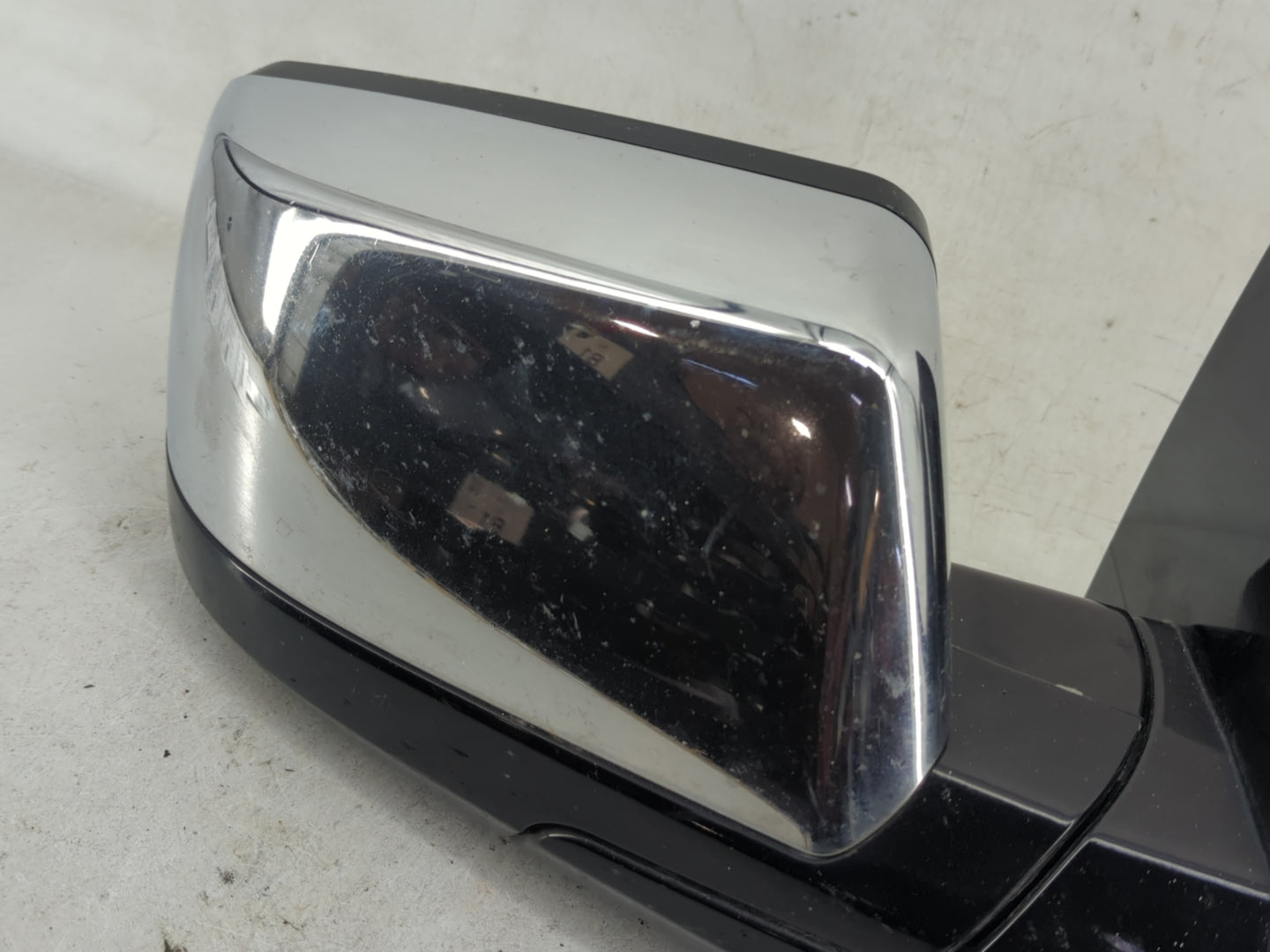 2016 Chevrolet Suburban 1500 Passenger Side View Mirror - Right Door Mirror OEM Used - Oemusedautoparts1.com