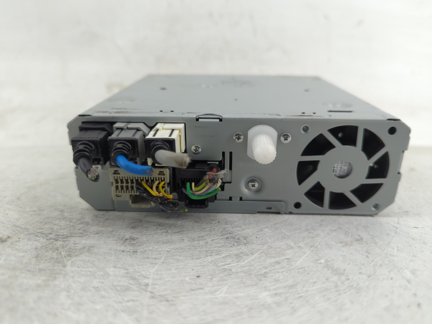 2016 Chevrolet Suburban 1500 Radio AM FM Cd Player Receiver Replacement P/N:23395933 Fits OEM Used Auto Parts - Oemusedautop