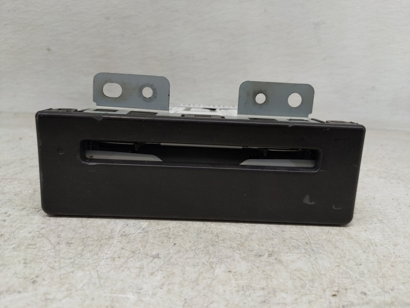 2016 Chevrolet Suburban 1500 Radio AM FM Cd Player Receiver Replacement P/N:13594480 Fits OEM Used Auto Parts - Oemusedautop