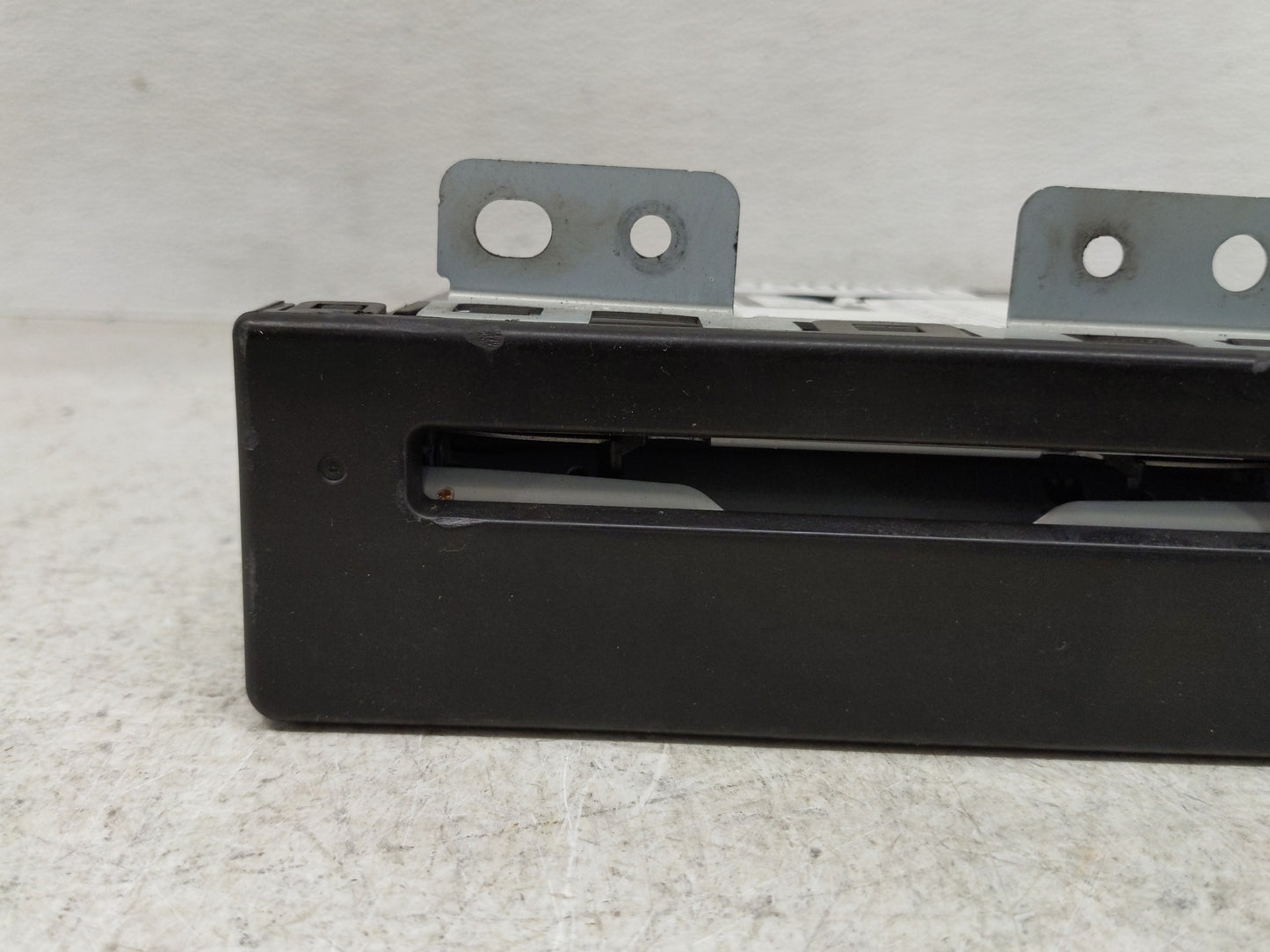 2016 Chevrolet Suburban 1500 Radio AM FM Cd Player Receiver Replacement P/N:13594480 Fits OEM Used Auto Parts - Oemusedautop