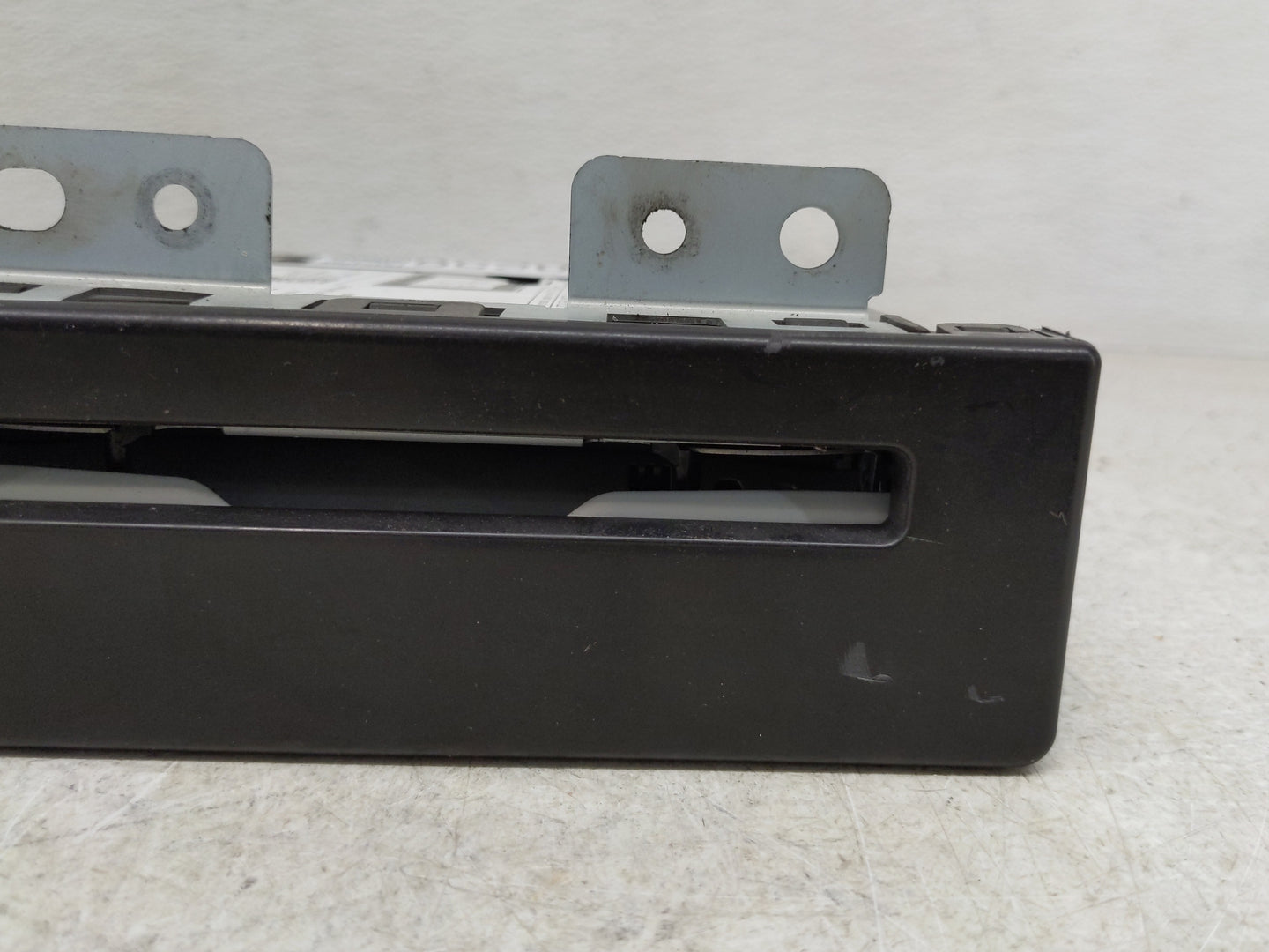 2016 Chevrolet Suburban 1500 Radio AM FM Cd Player Receiver Replacement P/N:13594480 Fits OEM Used Auto Parts - Oemusedautop