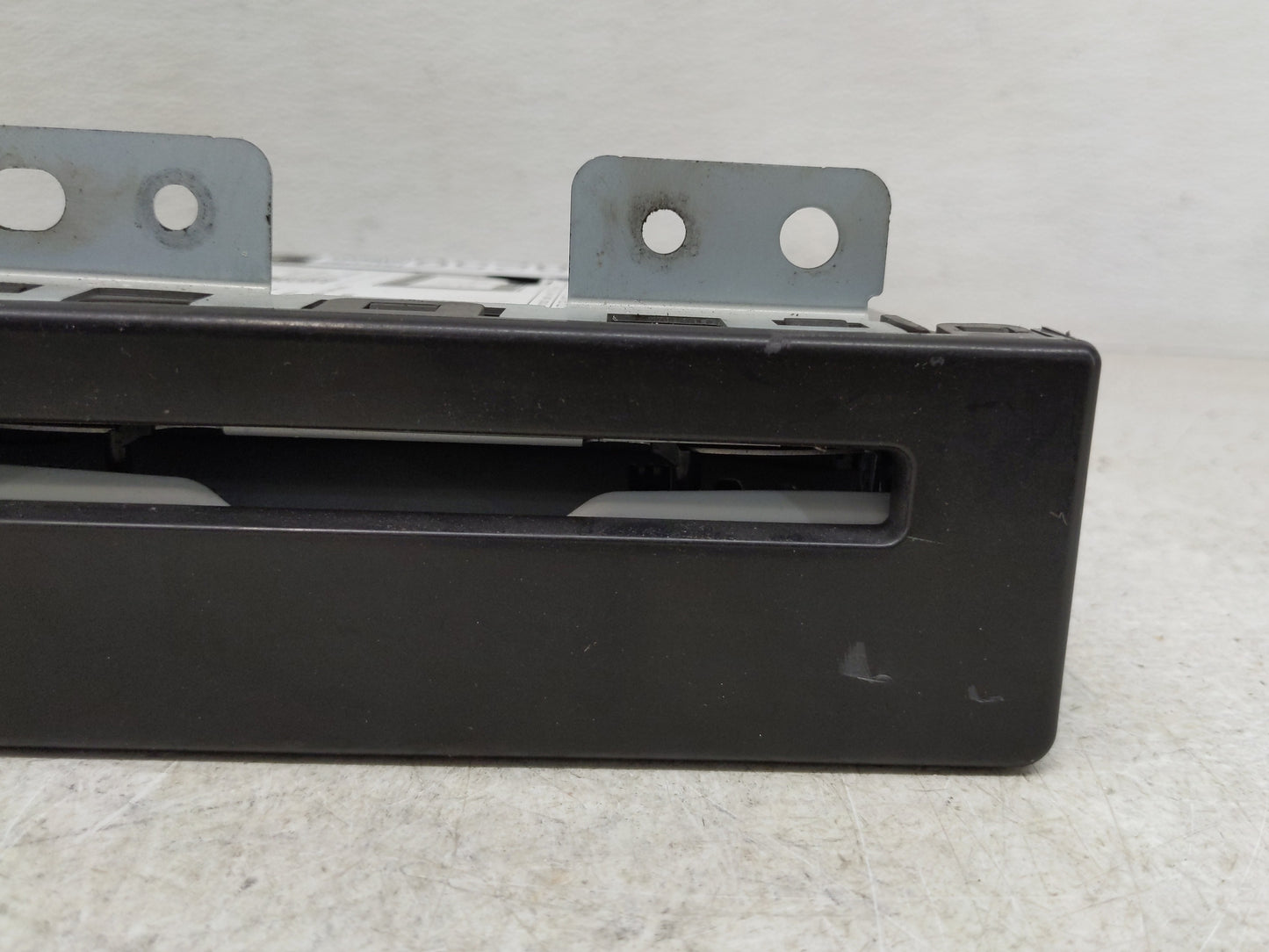 2016 Chevrolet Suburban 1500 Radio AM FM Cd Player Receiver Replacement P/N:13594480 Fits OEM Used Auto Parts - Oemusedautop