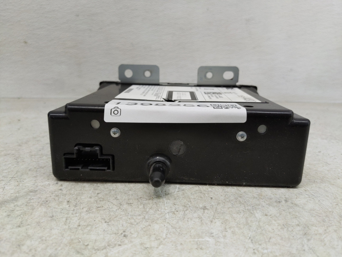2016 Chevrolet Suburban 1500 Radio AM FM Cd Player Receiver Replacement P/N:13594480 Fits OEM Used Auto Parts - Oemusedautop
