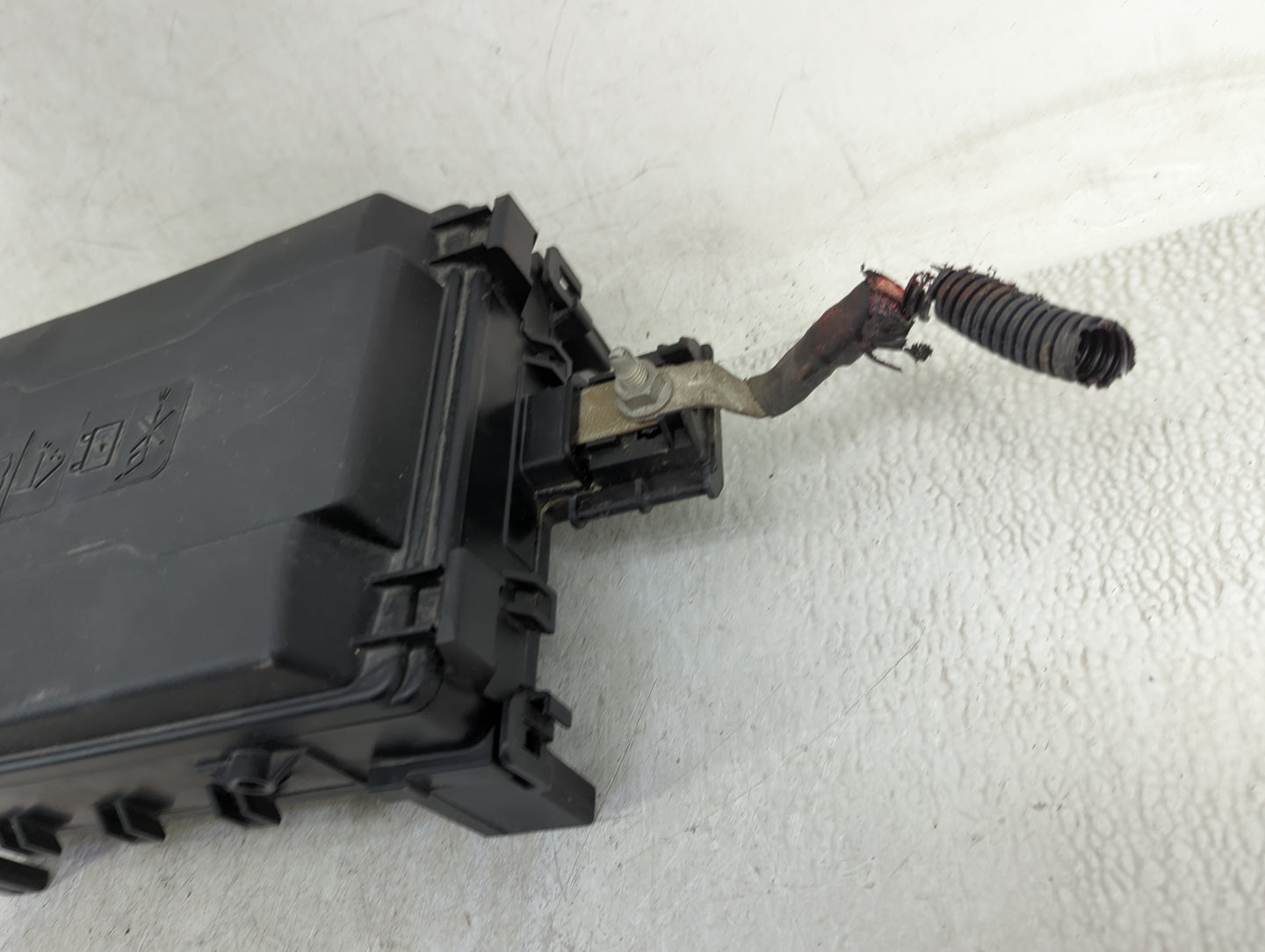 2016 Chevrolet Suburban 1500 Fusebox Fuse Box Panel Relay Module P/N:23418066 Fits Fits 2015 2017 2018 2019 2020 OEM Used Au