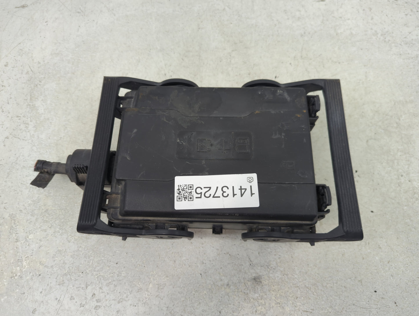 2016 Chevrolet Suburban 1500 Fusebox Fuse Box Panel Relay Module P/N:23227061 Fits Fits 2015 2017 2018 2019 2020 OEM Used Au
