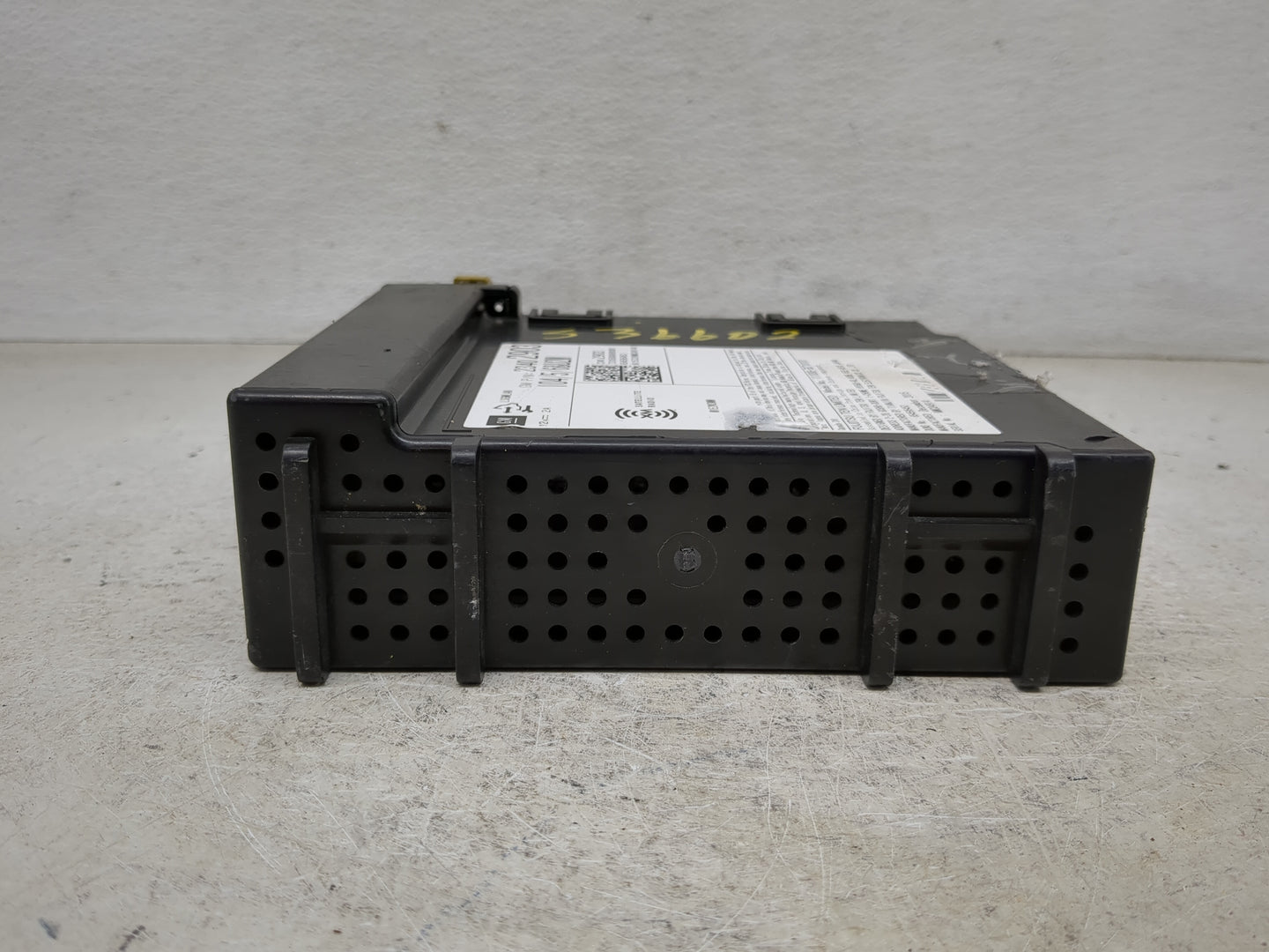 2016 Chevrolet Suburban 1500 Radio AM FM Cd Player Receiver Replacement P/N:23402903 Fits Fits 2017 OEM Used Auto Parts - Oe