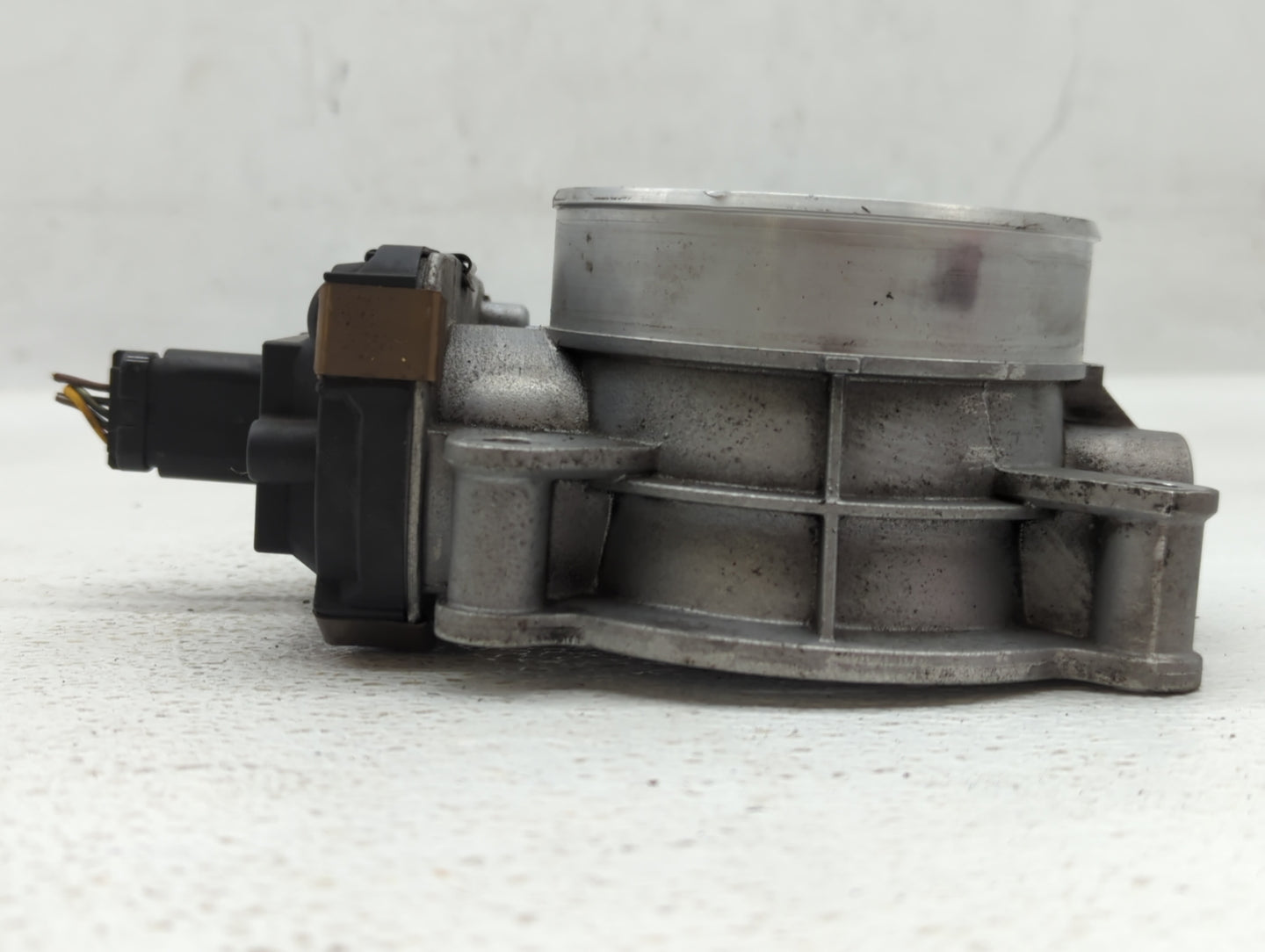 2016 Chevrolet Suburban 1500 Throttle Body P/N:12617792 Fits Fits 2014 2015 2017 2018 2019 2020 2021 2022 OEM Used Auto Part