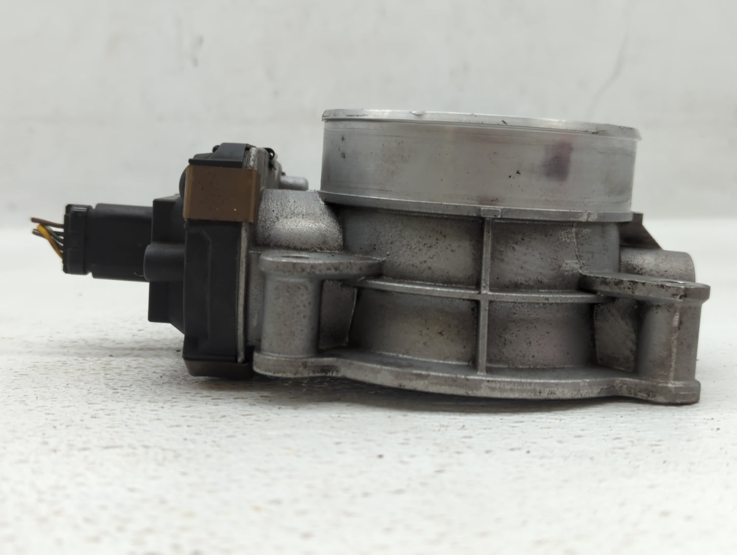 2016 Chevrolet Suburban 1500 Throttle Body P/N:12617792 Fits Fits 2014 2015 2017 2018 2019 2020 2021 2022 OEM Used Auto Part