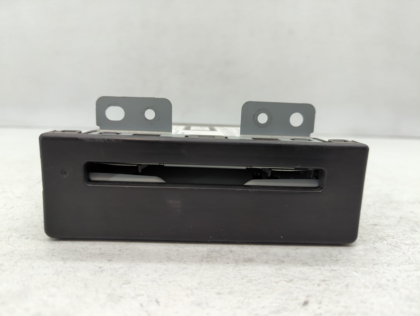 Chevrolet Suburban 1500 Am Fm Cd Player Radio Receiver - Oemusedautoparts1.com