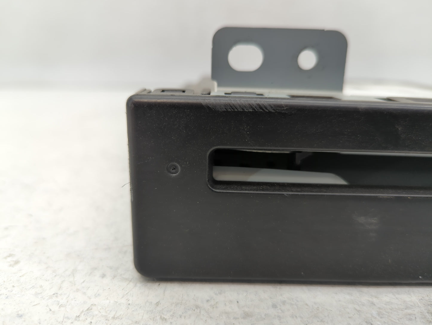 Chevrolet Suburban 1500 Am Fm Cd Player Radio Receiver - Oemusedautoparts1.com