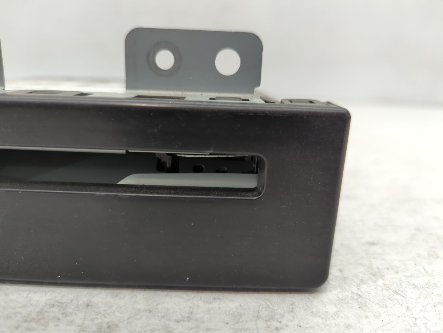 Chevrolet Suburban 1500 Am Fm Cd Player Radio Receiver - Oemusedautoparts1.com