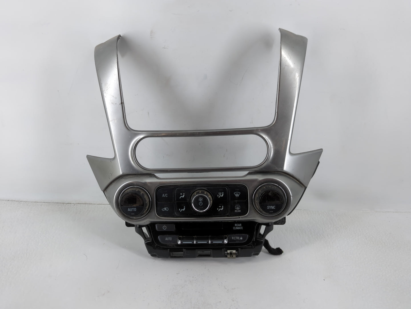 2016 Chevrolet Suburban 1500 Radio AM FM Cd Player Receiver Replacement P/N:23251607 Fits OEM Used Auto Parts - Oemusedautop