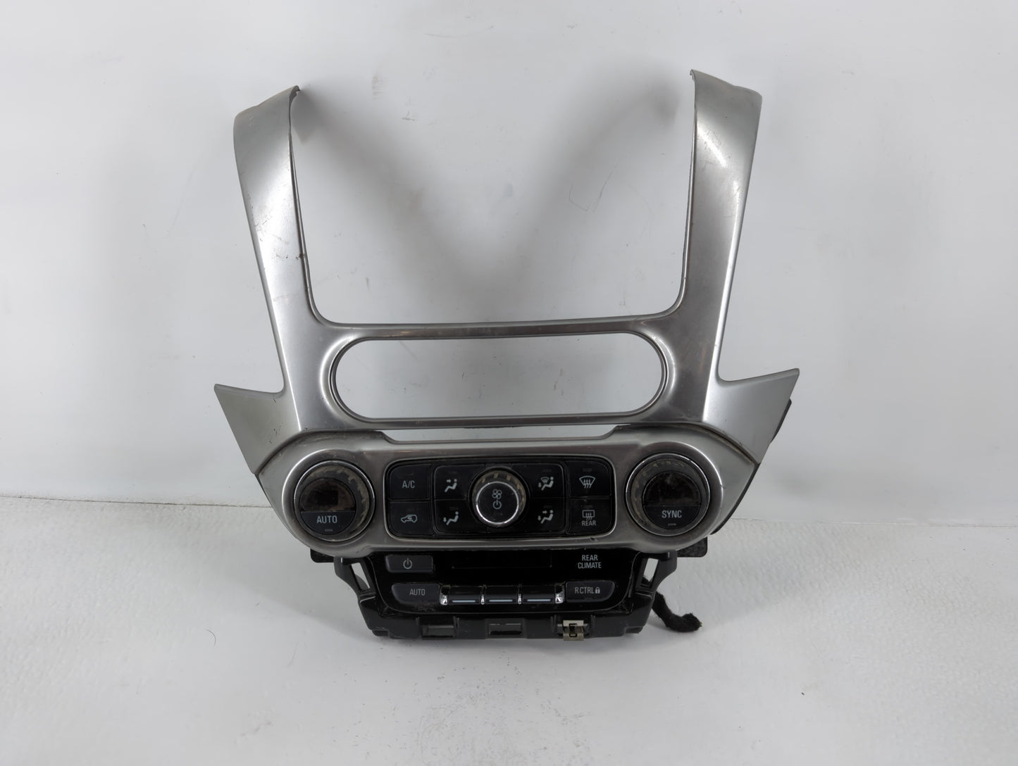 2016 Chevrolet Suburban 1500 Radio AM FM Cd Player Receiver Replacement P/N:23251607 Fits OEM Used Auto Parts - Oemusedautop