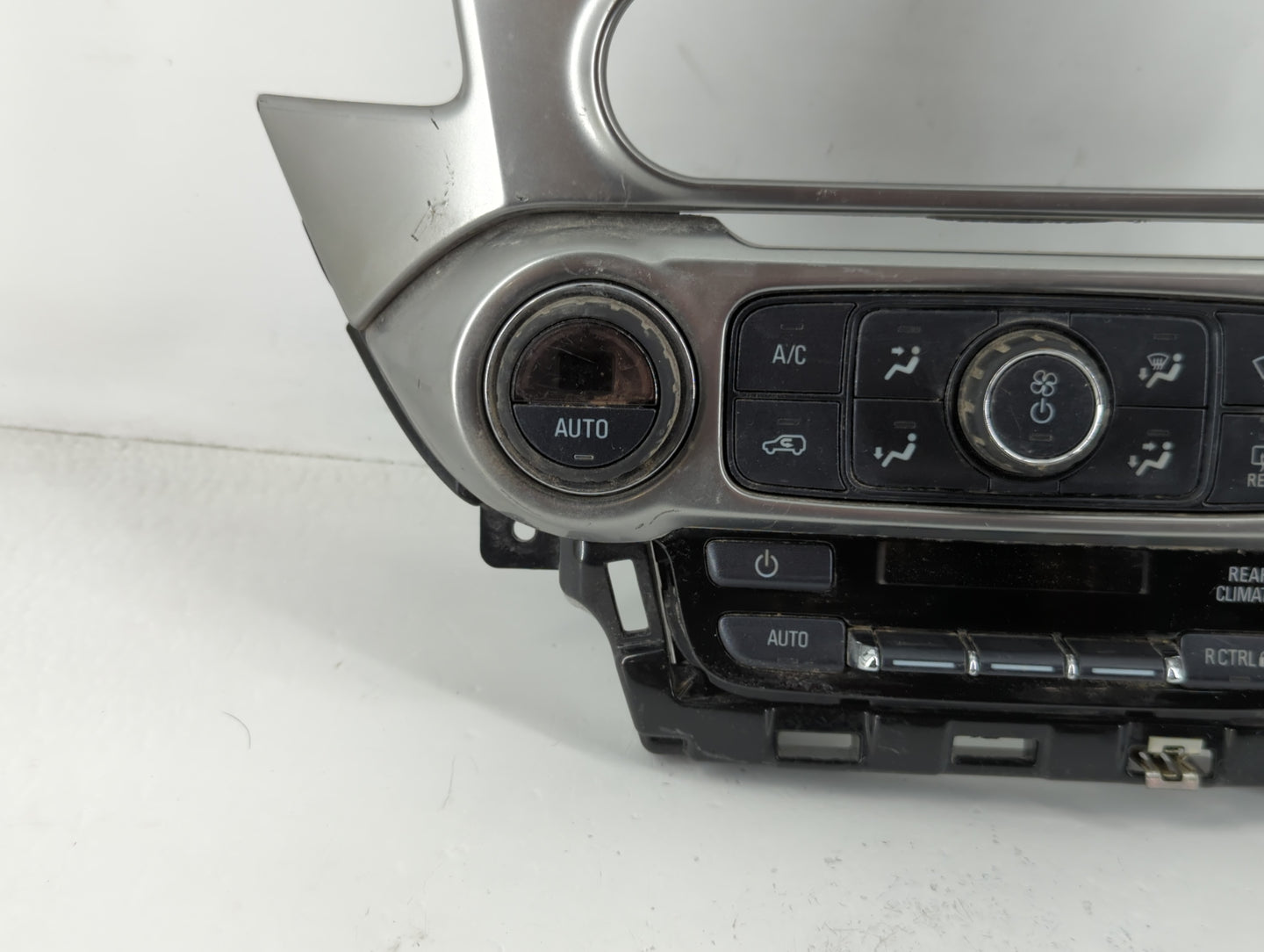 2016 Chevrolet Suburban 1500 Radio AM FM Cd Player Receiver Replacement P/N:23251607 Fits OEM Used Auto Parts - Oemusedautop