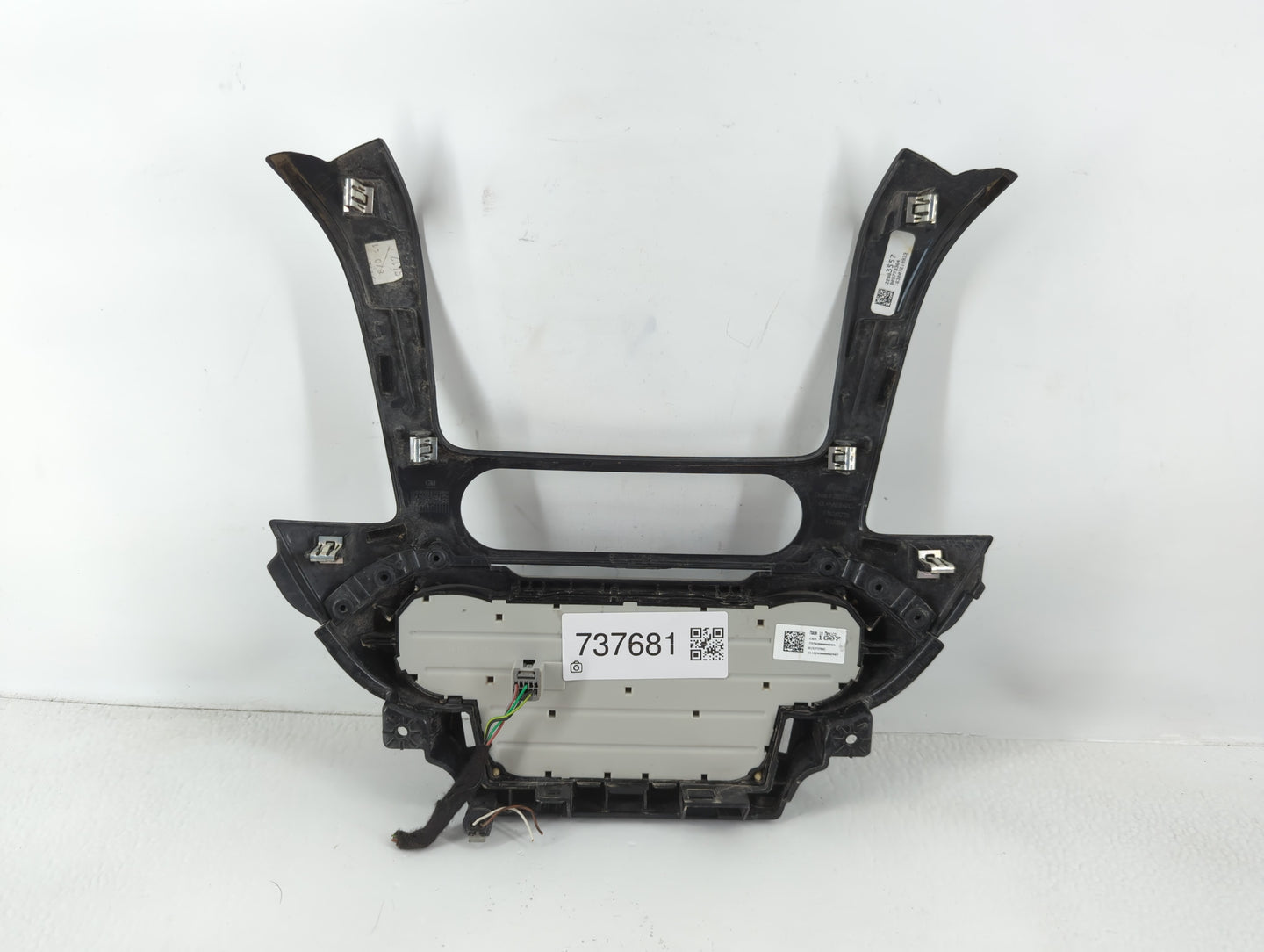 2016 Chevrolet Suburban 1500 Radio AM FM Cd Player Receiver Replacement P/N:23251607 Fits OEM Used Auto Parts - Oemusedautop