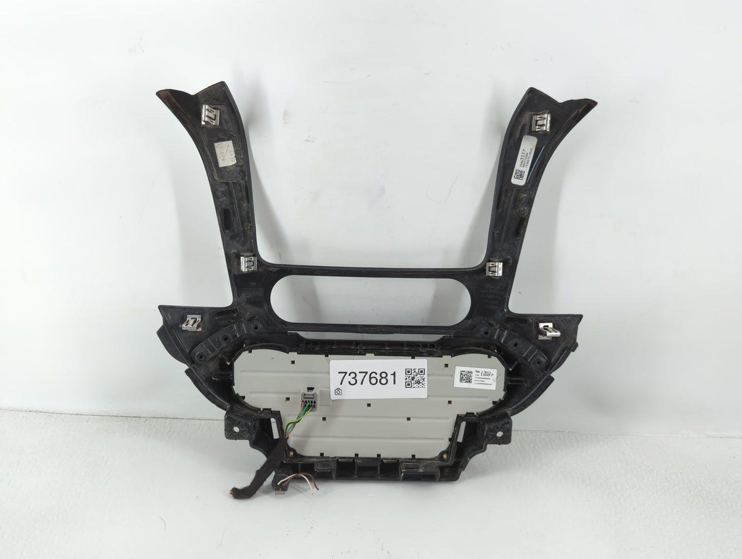 2016 Chevrolet Suburban 1500 Radio AM FM Cd Player Receiver Replacement P/N:23251607 Fits OEM Used Auto Parts - Oemusedautop