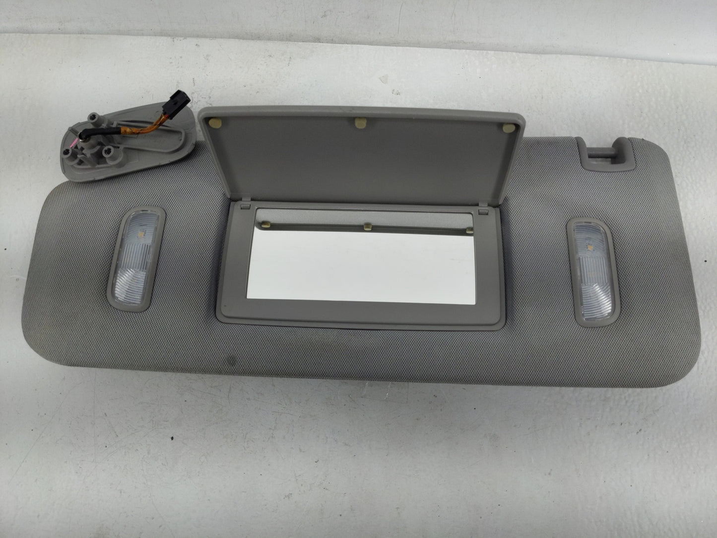 2015-2020 Chevrolet Tahoe Sun Visor Shade Replacement Driver Left Mirror Fits Fits 2015 2016 2017 2018 2019 2020 OEM Used Au