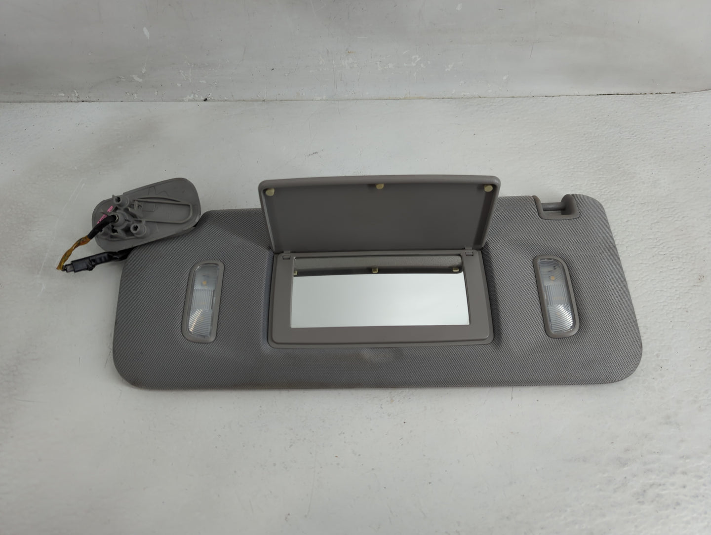 2015-2020 Chevrolet Tahoe Sun Visor Shade Replacement Driver Left Mirror Fits Fits 2015 2016 2017 2018 2019 2020 OEM Used Au