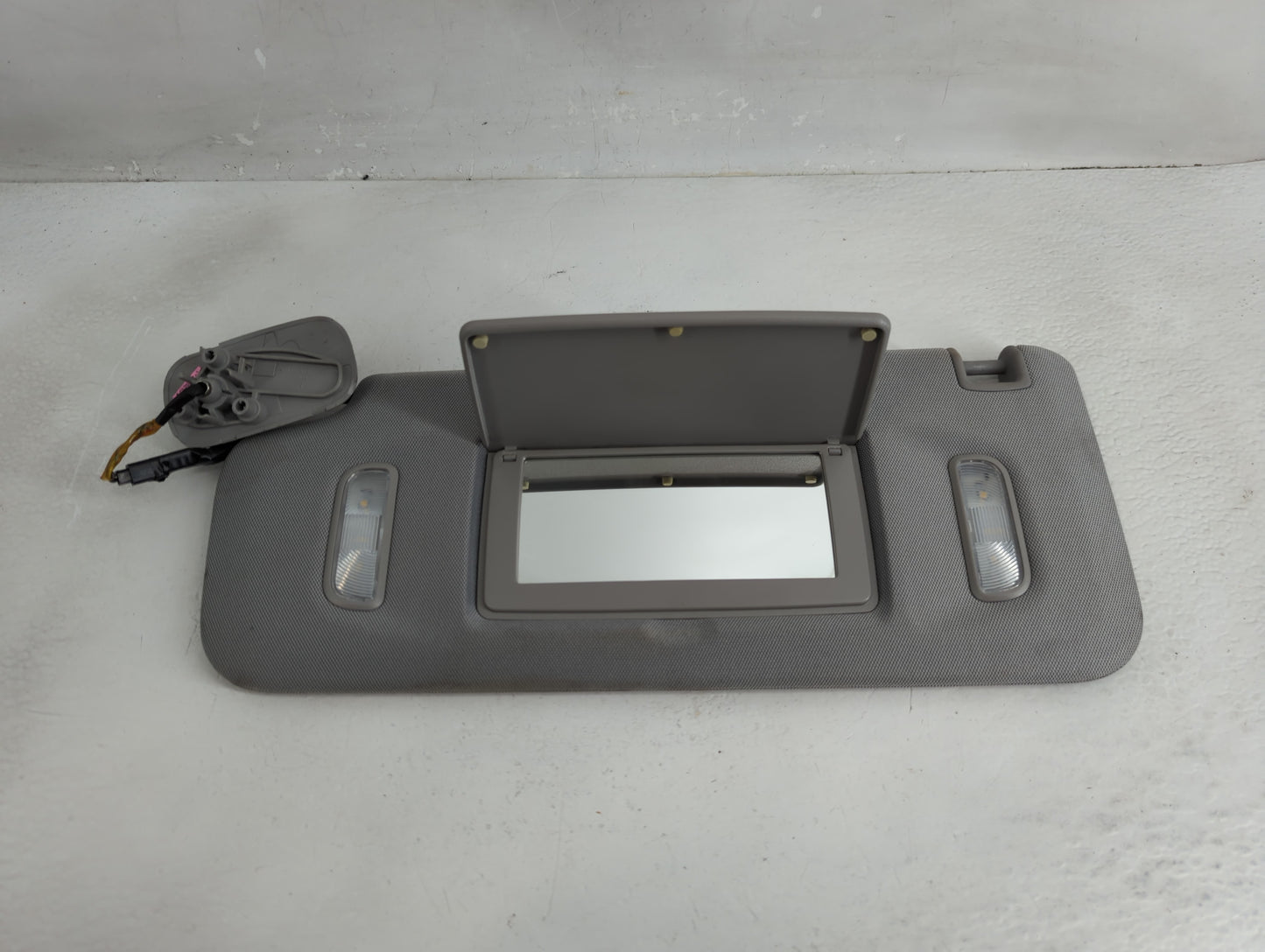 2015-2020 Chevrolet Tahoe Sun Visor Shade Replacement Driver Left Mirror Fits Fits 2015 2016 2017 2018 2019 2020 OEM Used Au