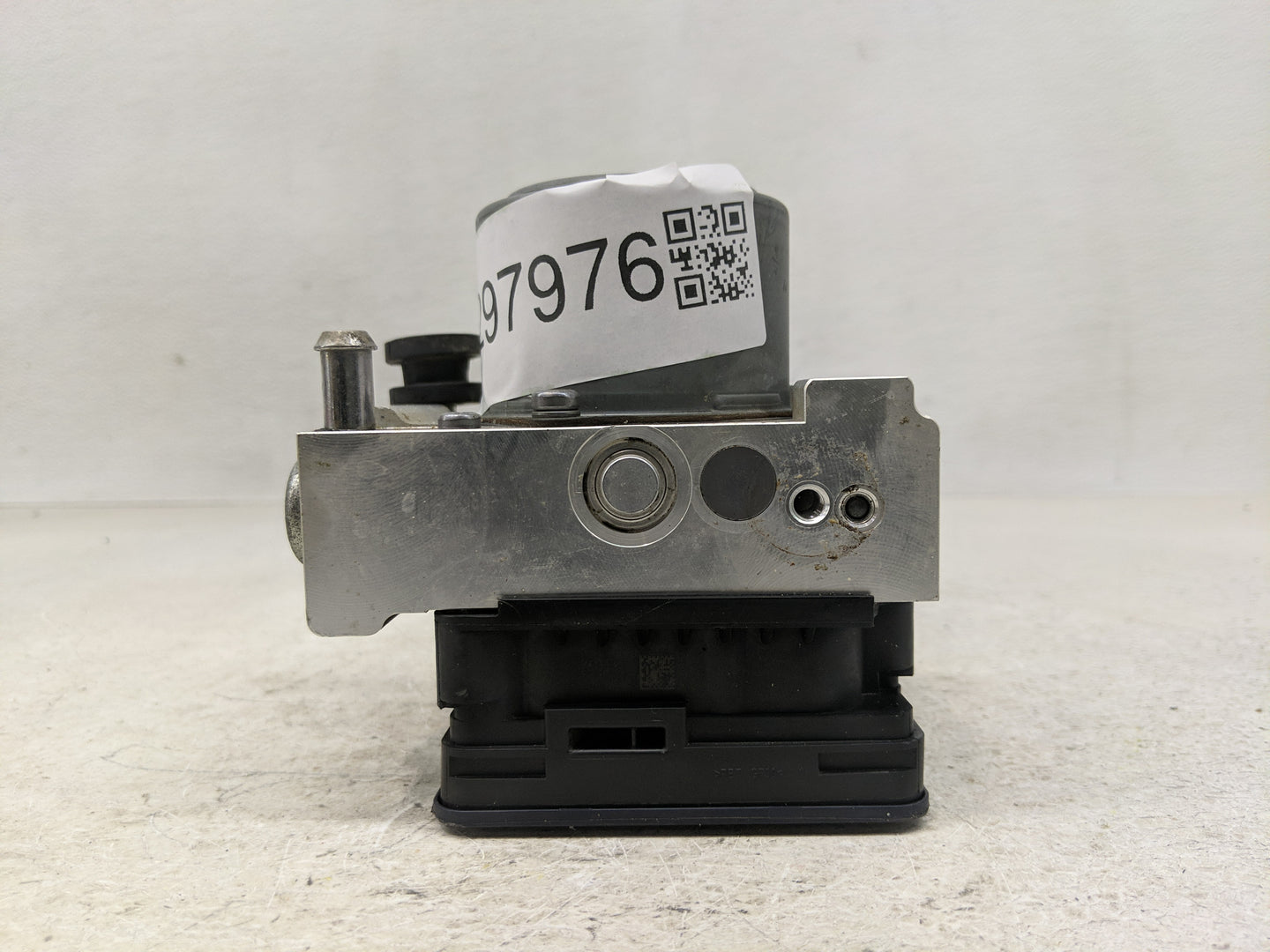 2016-2018 Chevrolet Tahoe ABS Pump Control Module Replacement P/N:23388992 Fits Fits 2016 2017 2018 OEM Used Auto Parts - Oe