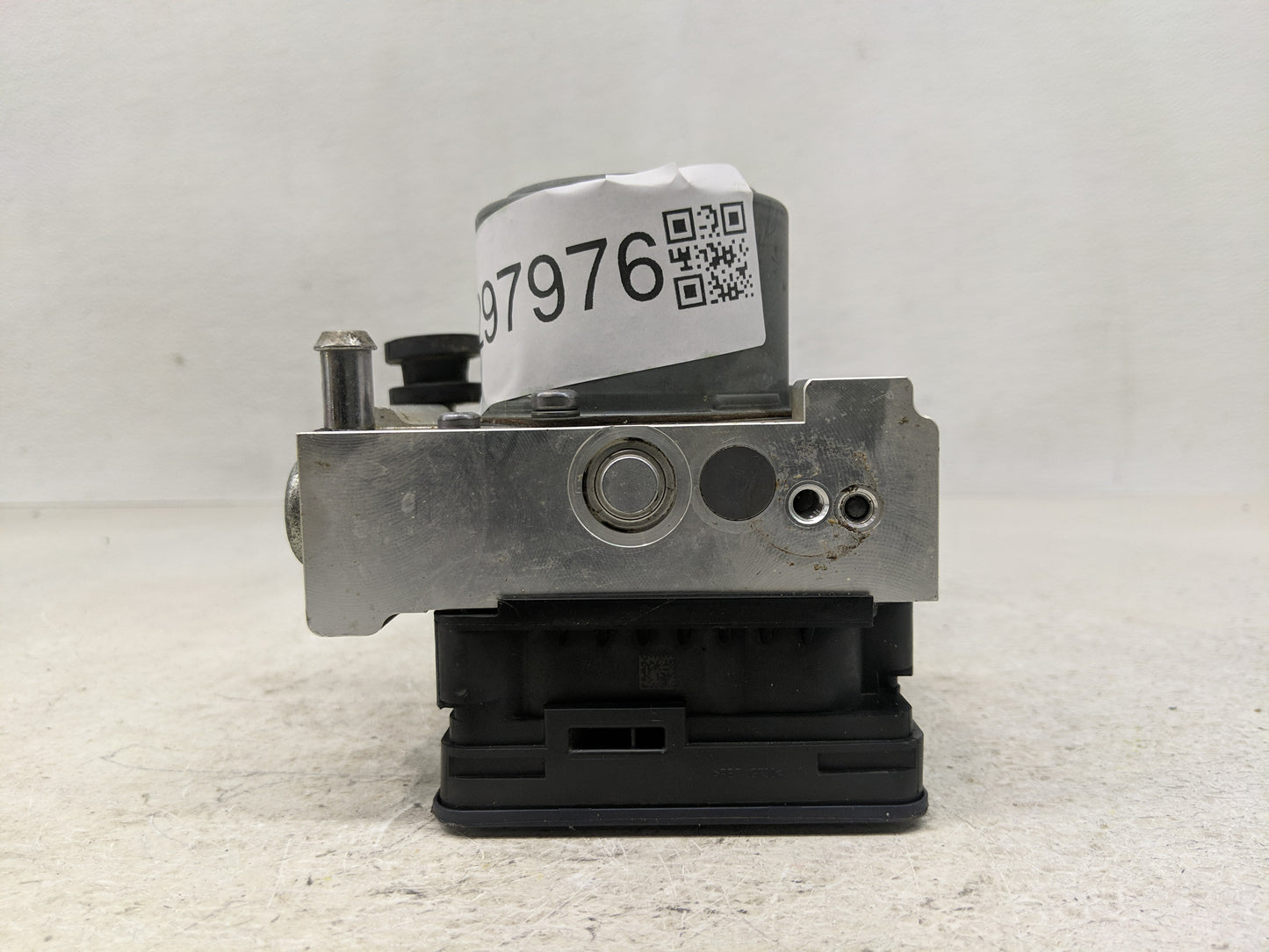 2016-2018 Chevrolet Tahoe ABS Pump Control Module Replacement P/N:23388992 Fits Fits 2016 2017 2018 OEM Used Auto Parts - Oe