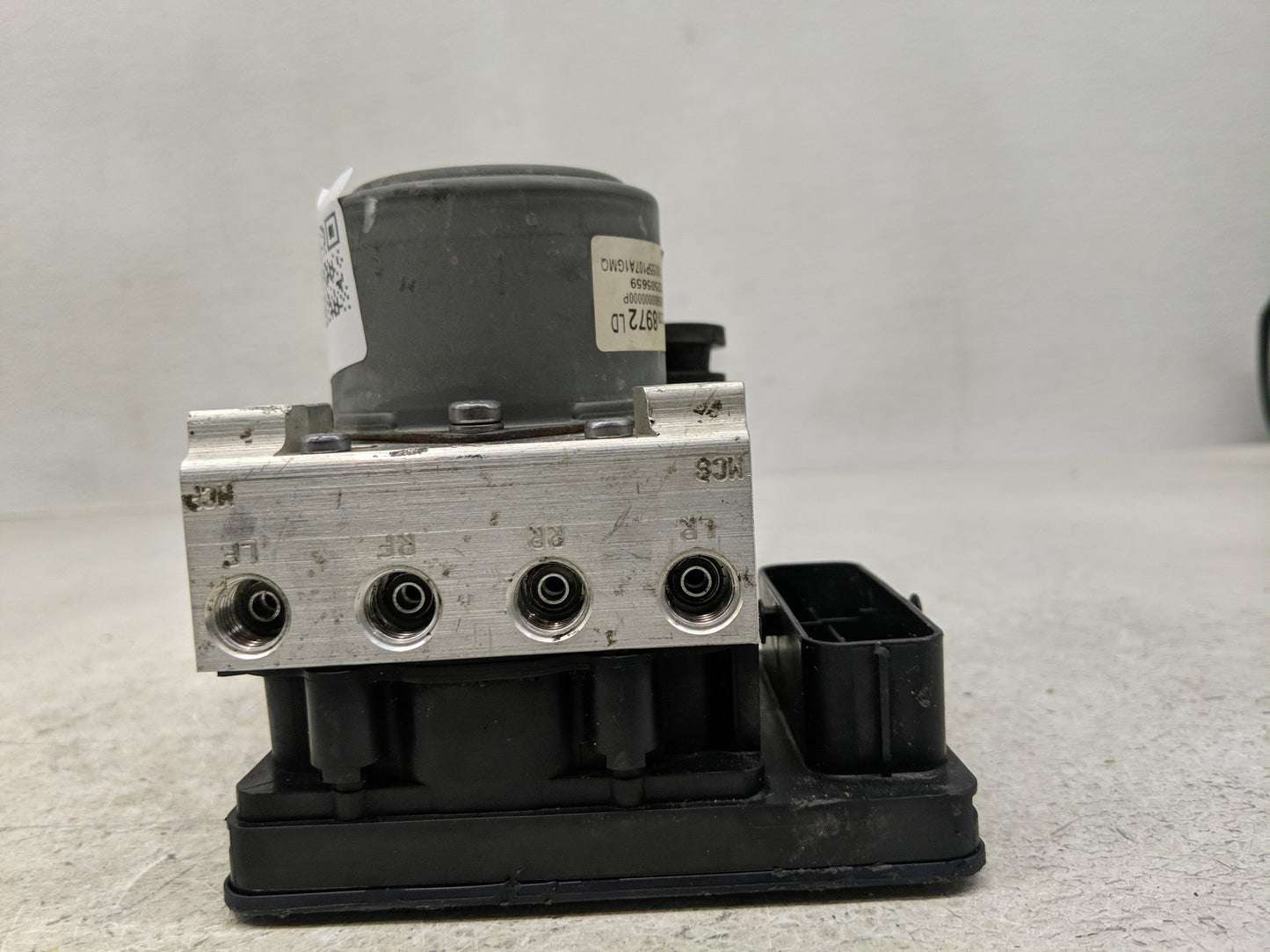 2016-2018 Chevrolet Tahoe ABS Pump Control Module Replacement P/N:23388992 Fits Fits 2016 2017 2018 OEM Used Auto Parts - Oe
