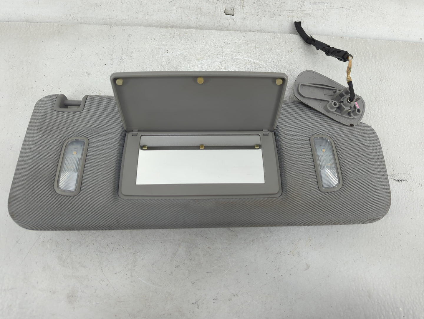 2015-2020 Chevrolet Tahoe Sun Visor Shade Replacement Driver Left Mirror Fits Fits 2015 2016 2017 2018 2019 2020 OEM Used Au