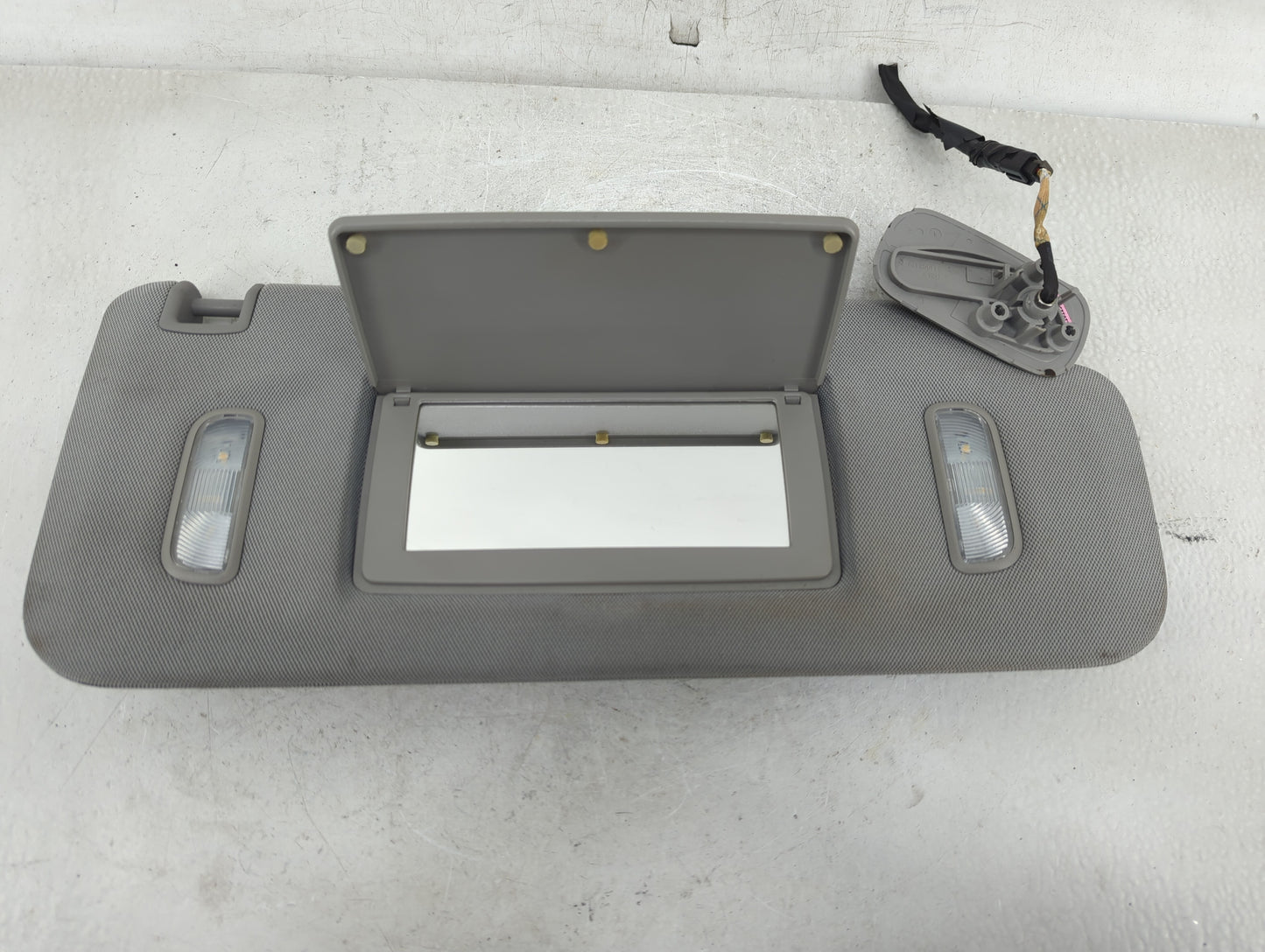 2015-2020 Chevrolet Tahoe Sun Visor Shade Replacement Driver Left Mirror Fits Fits 2015 2016 2017 2018 2019 2020 OEM Used Au
