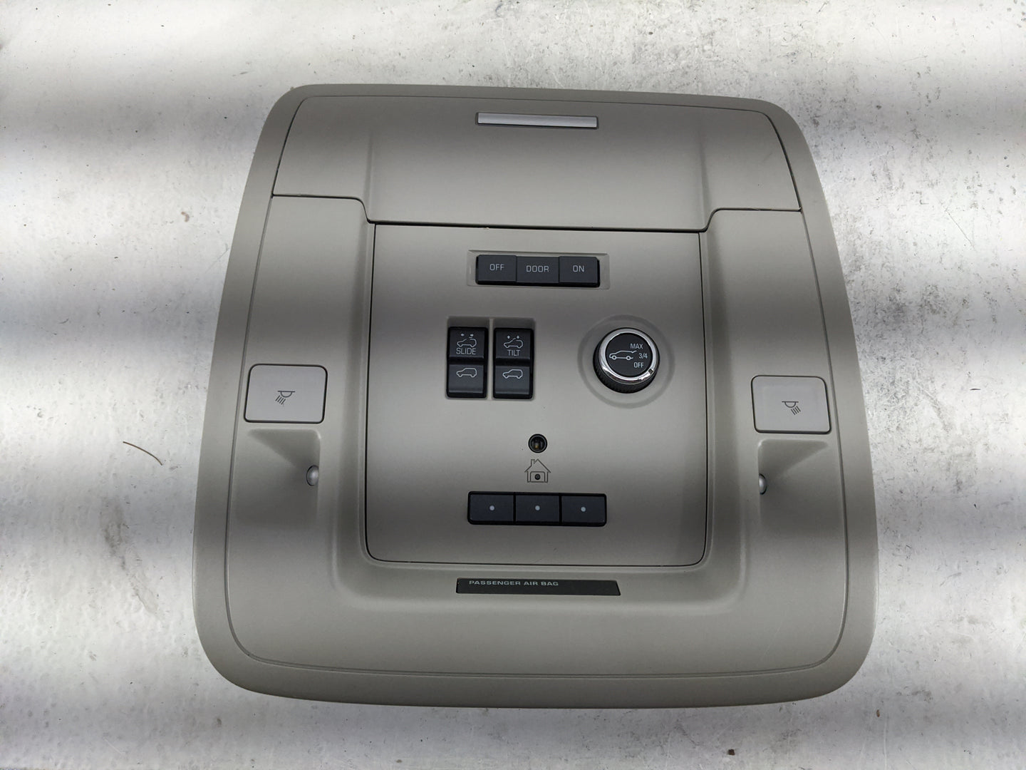 2015-2020 Chevrolet Tahoe Overhead Console W/rear Climate Control Tan - Oemusedautoparts1.com