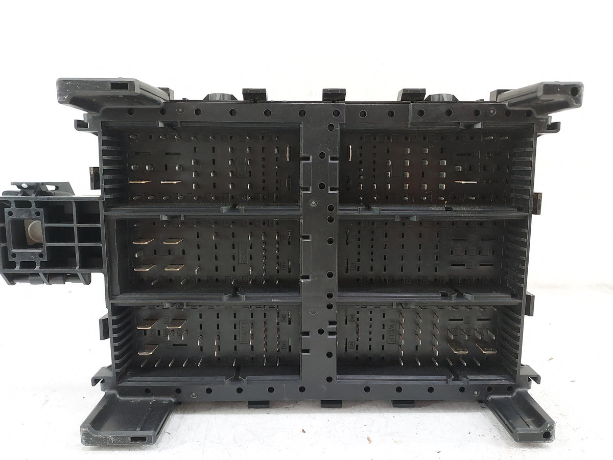 2015-2020 Chevrolet Tahoe Fusebox Fuse Box Panel Relay Module P/N:23418066 86323800603230 Fits Fits 2015 2016 2017 2018 2019