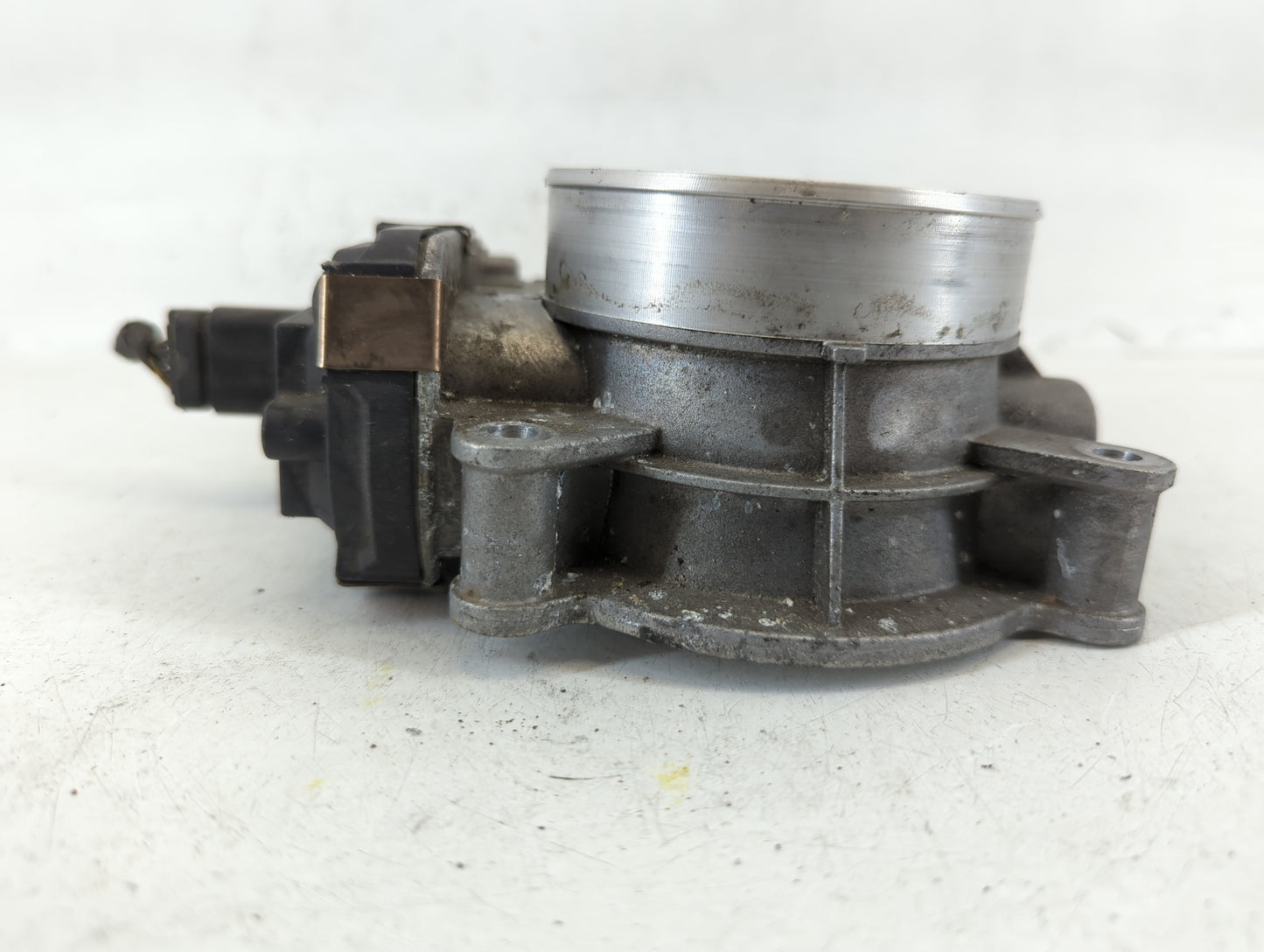2015-2022 Chevrolet Tahoe Throttle Body P/N:12617792 Fits Fits 2014 2015 2016 2017 2018 2019 2020 2021 2022 OEM Used Auto Pa