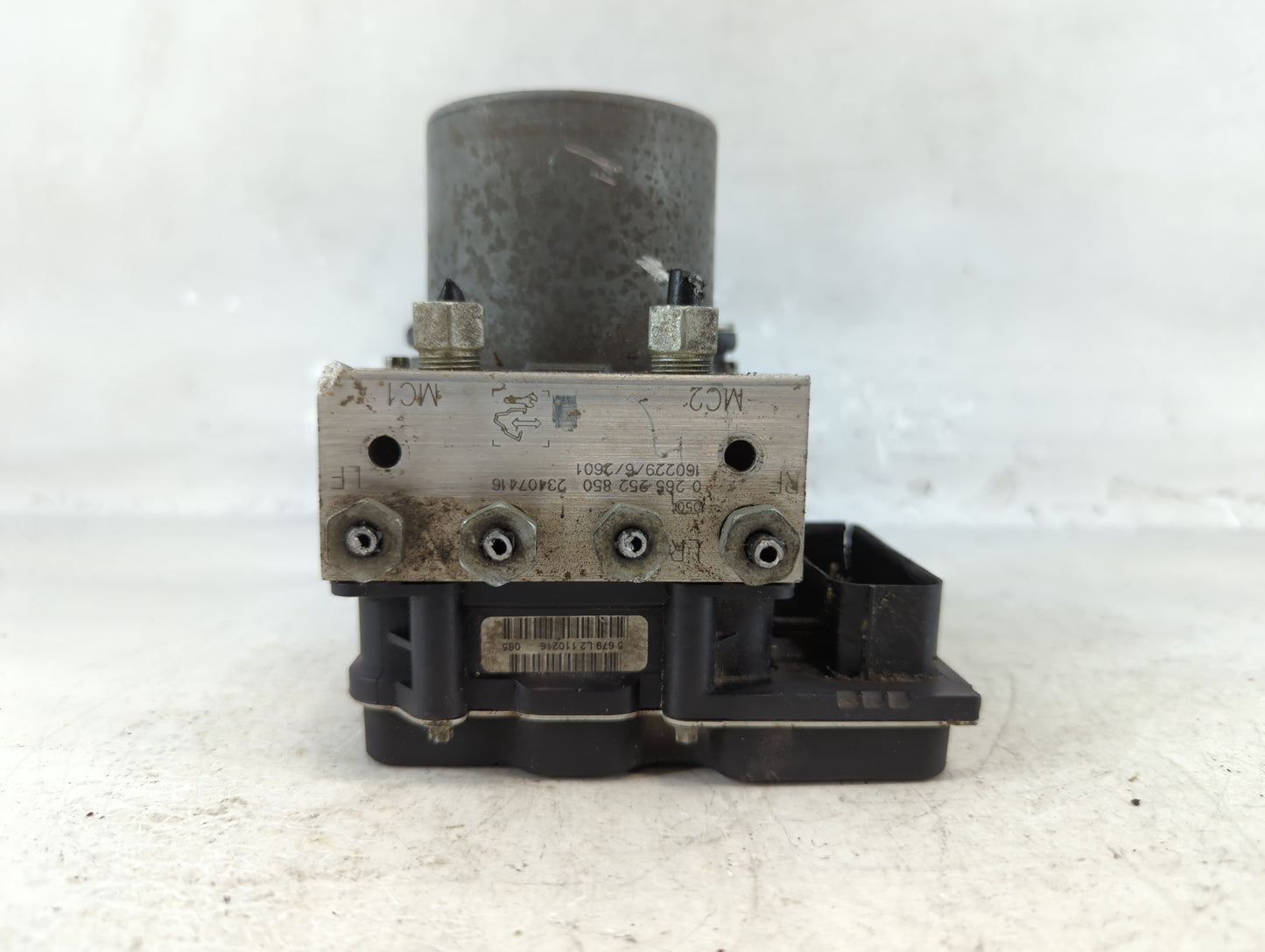 2017 Chevrolet Traverse ABS Pump Control Module Replacement P/N:23407416 Fits Fits 2012 2013 2014 2015 2016 OEM Used Auto Pa