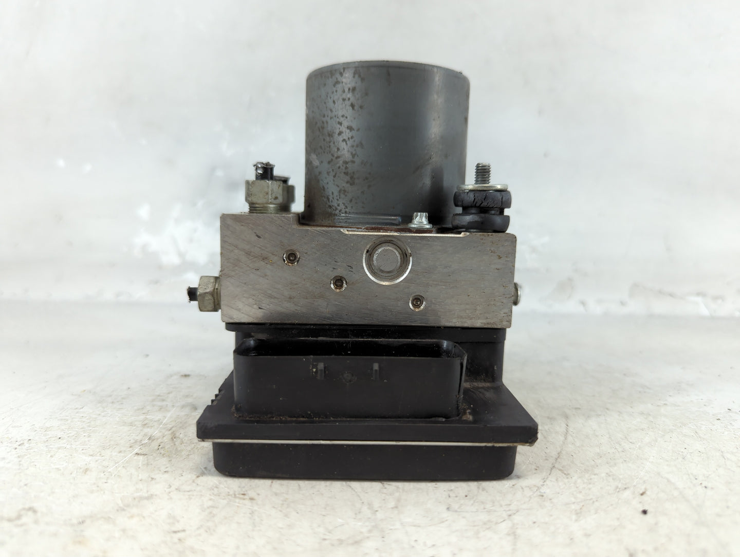 2017 Chevrolet Traverse ABS Pump Control Module Replacement P/N:23407416 Fits Fits 2012 2013 2014 2015 2016 OEM Used Auto Pa