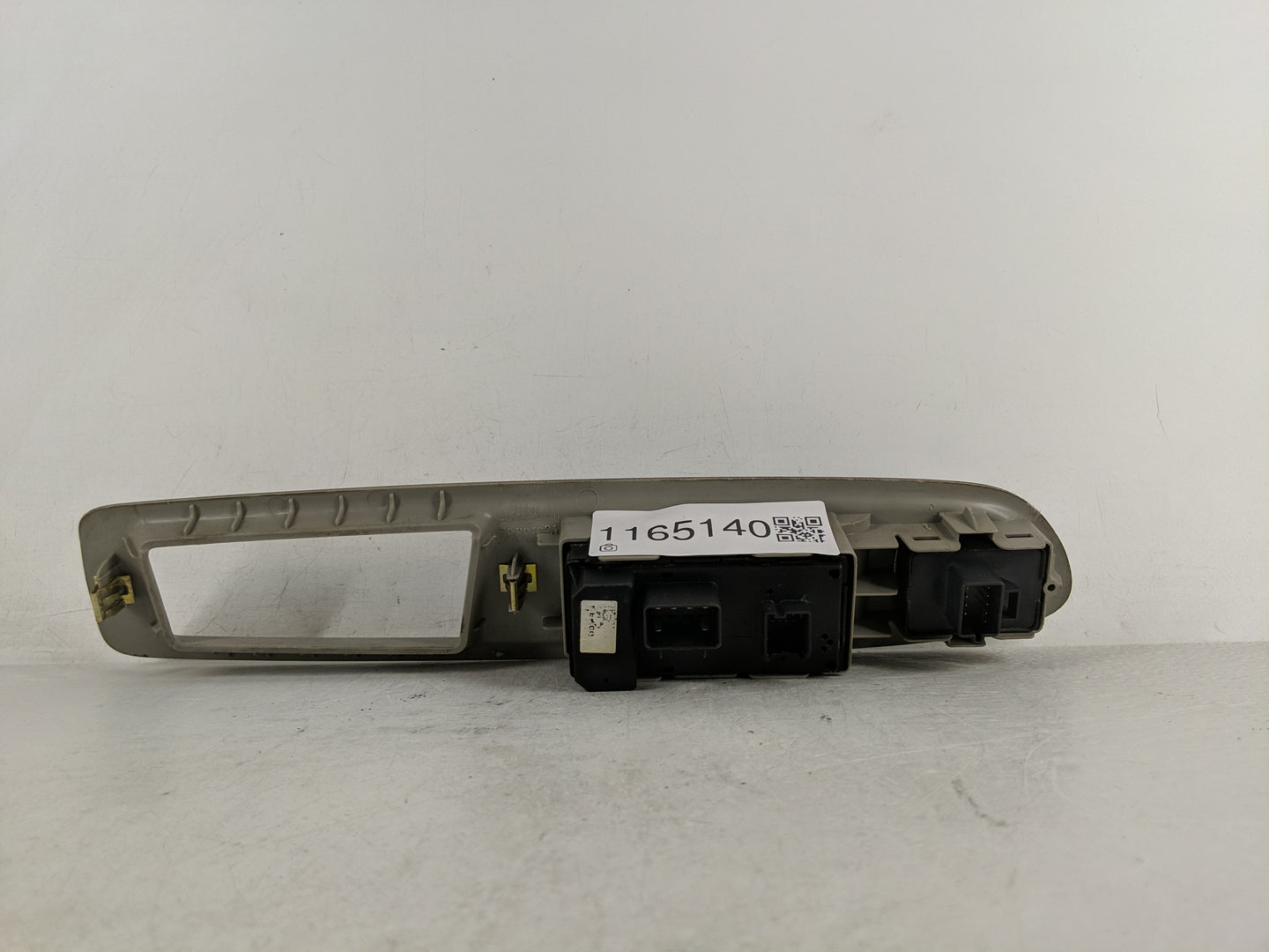 2016 Chevrolet Traverse Master Power Window Switch Replacement Driver Side Left P/N:22772752AA Fits OEM Used Auto Parts - Oe
