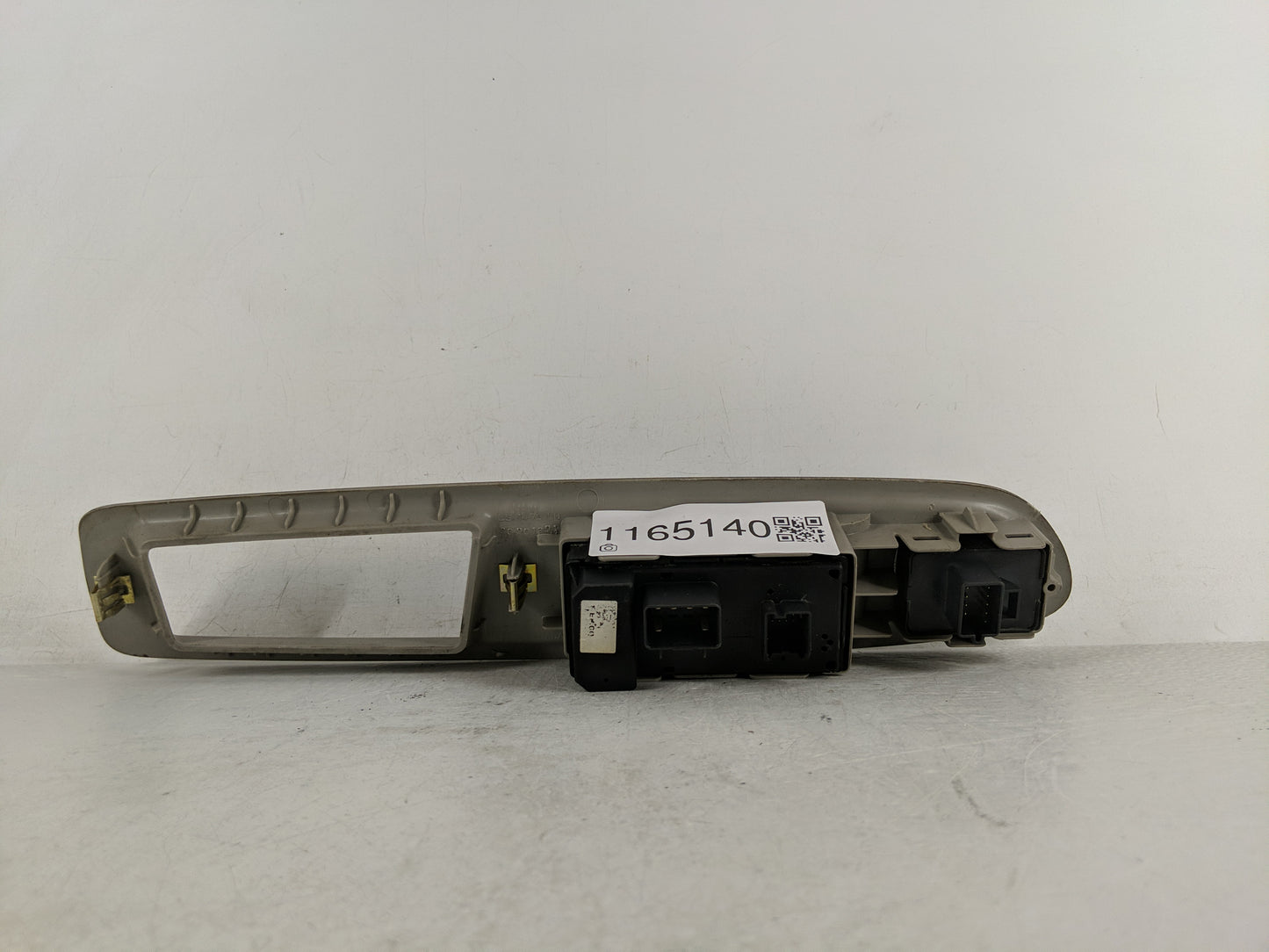2016 Chevrolet Traverse Master Power Window Switch Replacement Driver Side Left P/N:22772752AA Fits OEM Used Auto Parts - Oe