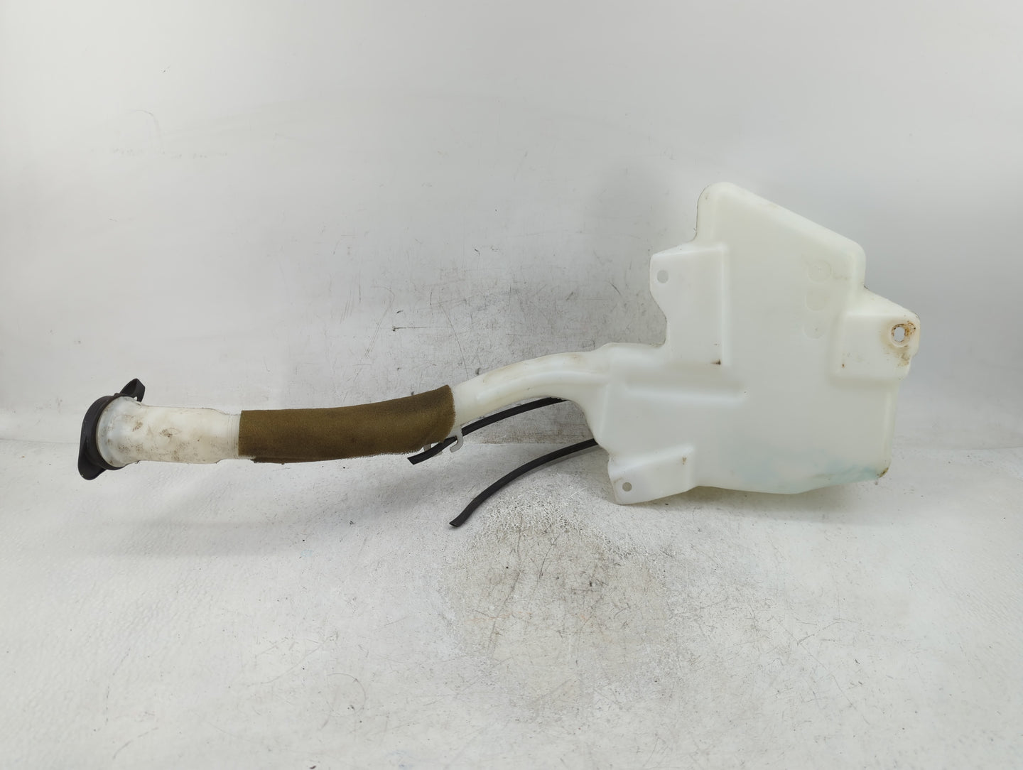 Chevrolet Traverse Windshield Washer Fluid Reservoir Bottle Oem - Oemusedautoparts1.com