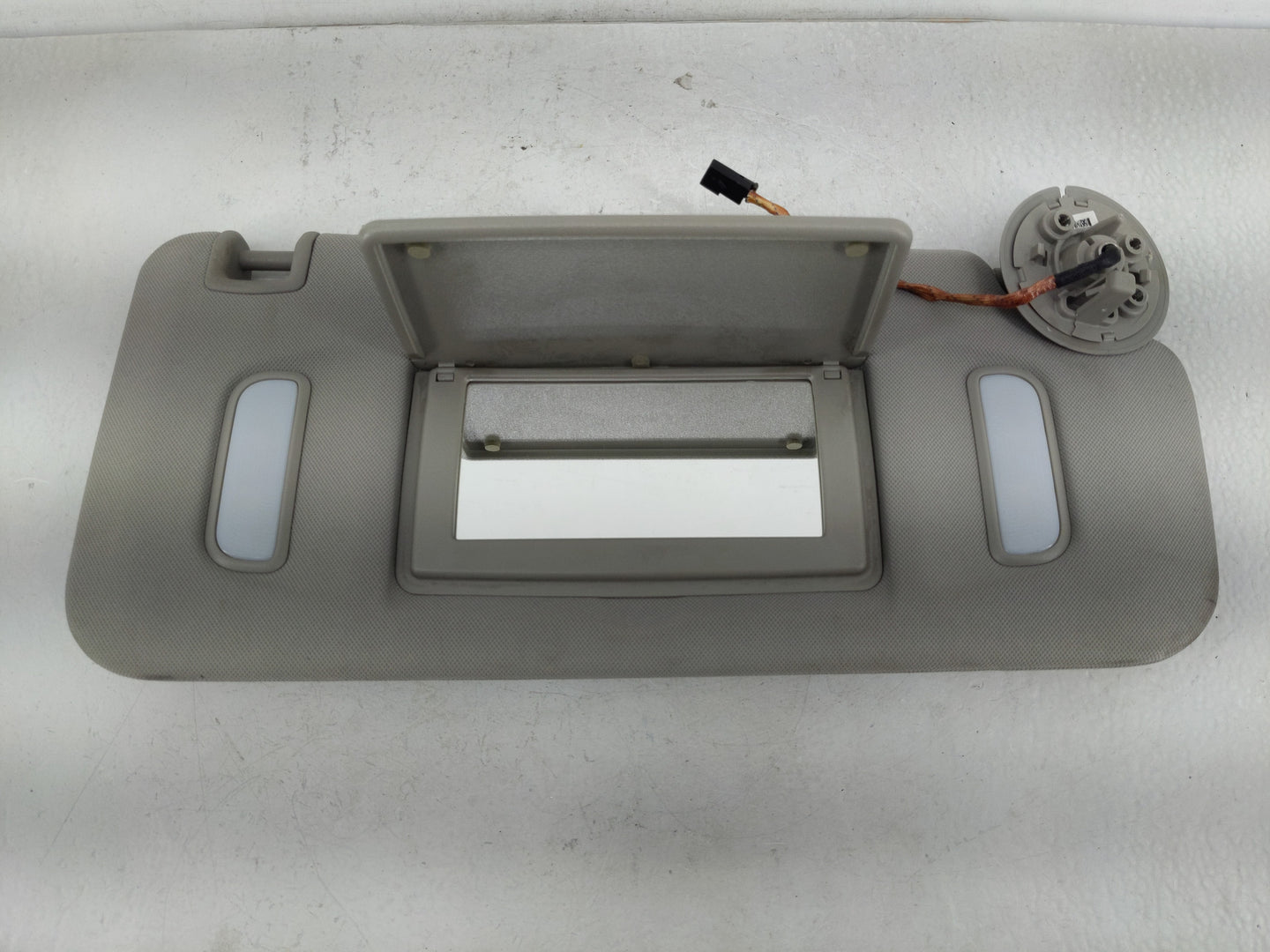 2016 Chevrolet Traverse Sun Visor Shade Replacement Passenger Right Mirror Fits OEM Used Auto Parts - Oemusedautoparts1.com