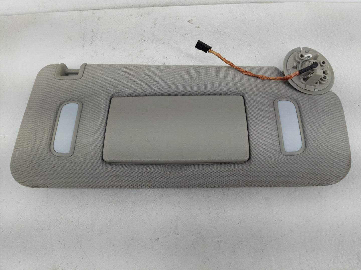 2016 Chevrolet Traverse Sun Visor Shade Replacement Passenger Right Mirror Fits OEM Used Auto Parts - Oemusedautoparts1.com