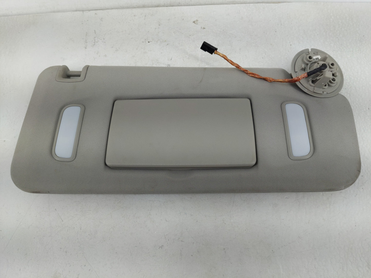 2016 Chevrolet Traverse Sun Visor Shade Replacement Passenger Right Mirror Fits OEM Used Auto Parts - Oemusedautoparts1.com