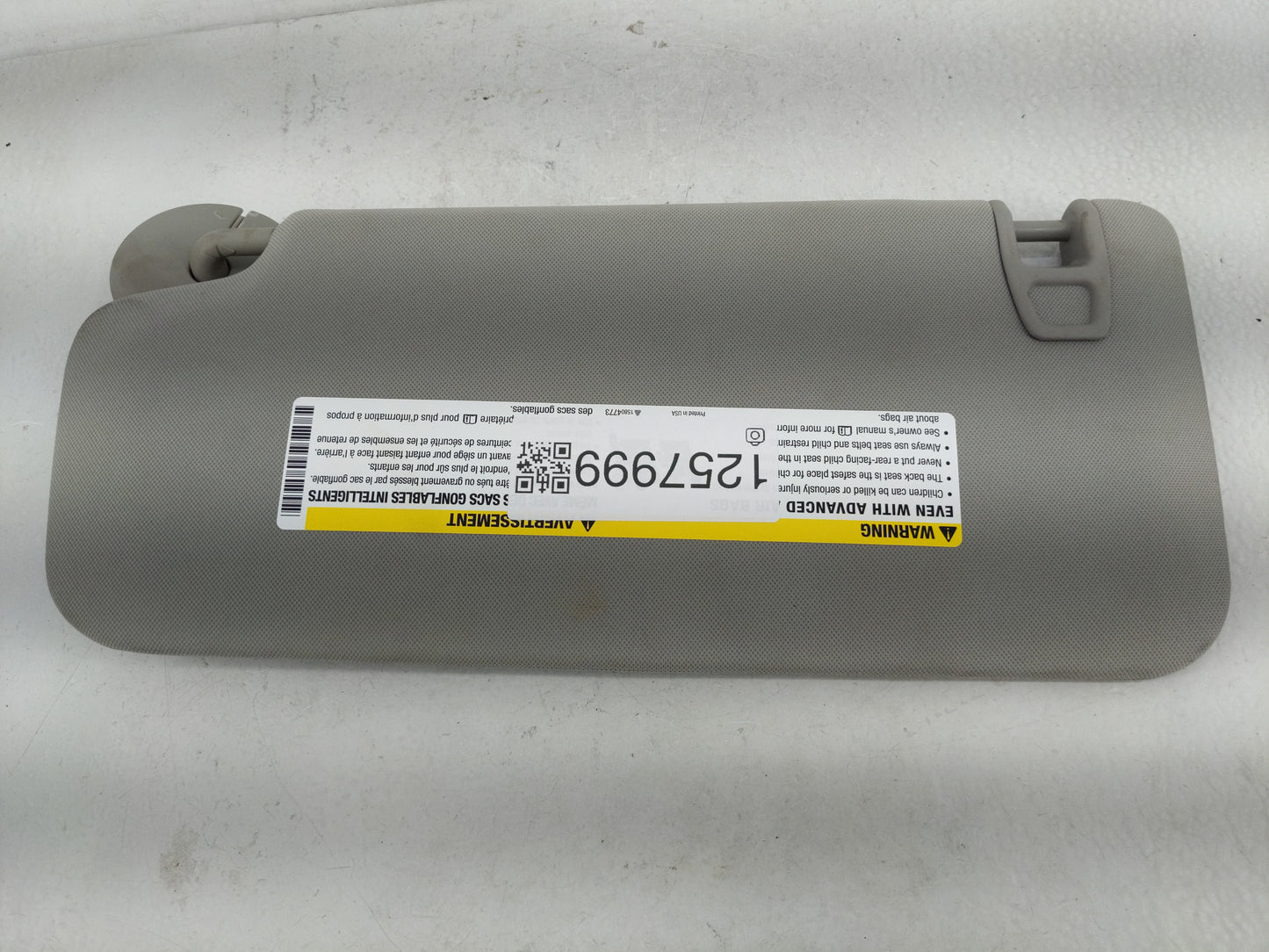 2016 Chevrolet Traverse Sun Visor Shade Replacement Passenger Right Mirror Fits OEM Used Auto Parts - Oemusedautoparts1.com