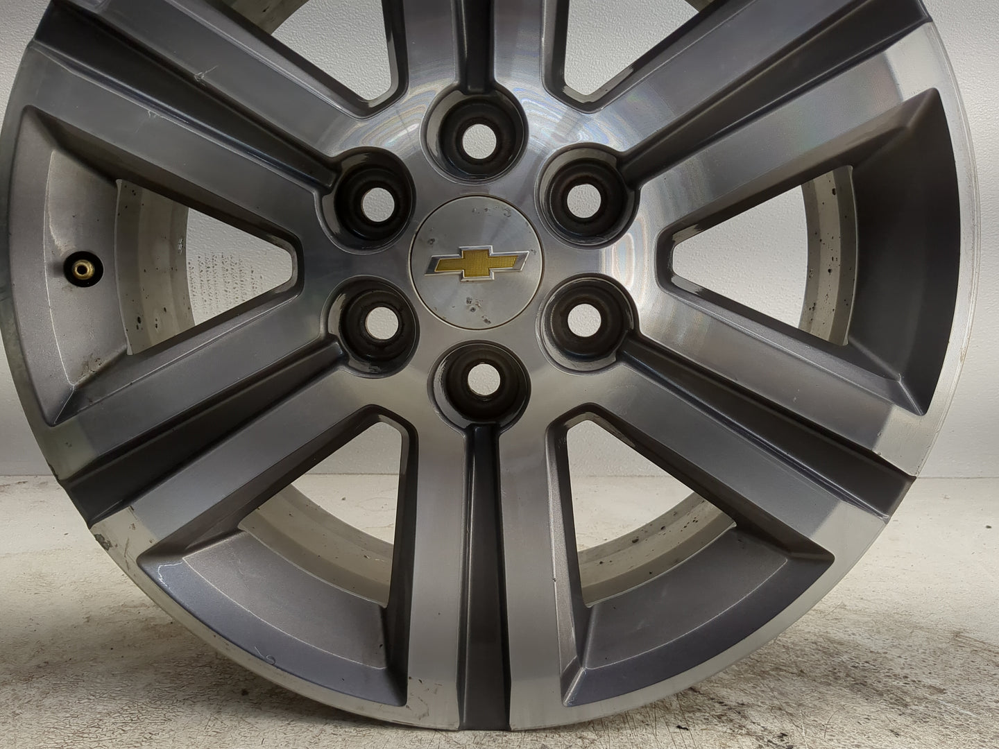 2015-2017 Chevrolet Traverse Oem Wheel Rim - Oemusedautoparts1.com