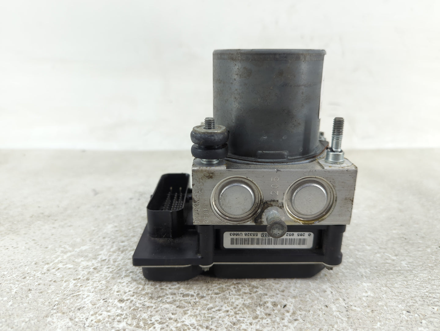 2017 Chevrolet Traverse ABS Pump Control Module Replacement P/N:22893248 Fits Fits 2012 2013 2014 2015 2016 OEM Used Auto Pa