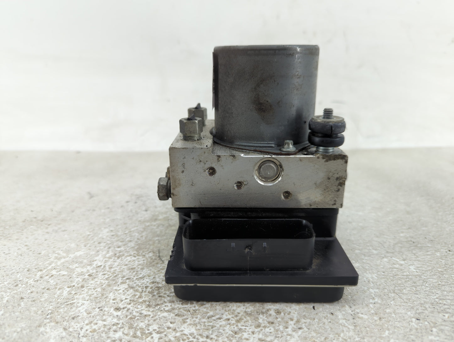 2017 Chevrolet Traverse ABS Pump Control Module Replacement P/N:22893248 Fits Fits 2012 2013 2014 2015 2016 OEM Used Auto Pa