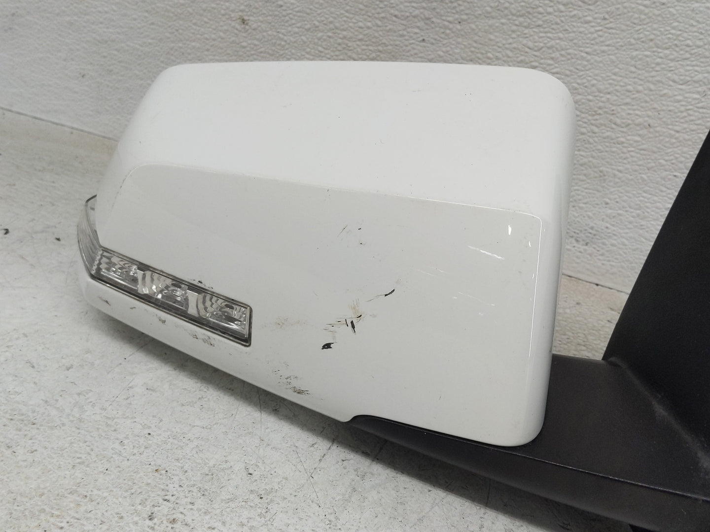 2015-2017 Chevrolet Traverse Passenger Side View Mirror - Right Door Mirror OEM Used - Oemusedautoparts1.com
