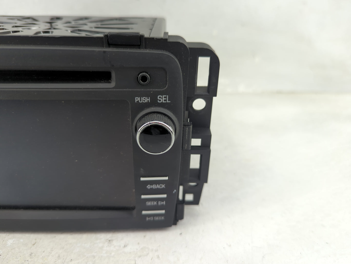 2016 Chevrolet Traverse Radio AM FM Cd Player Receiver Replacement P/N:84082781 Fits OEM Used Auto Parts - Oemusedautoparts1