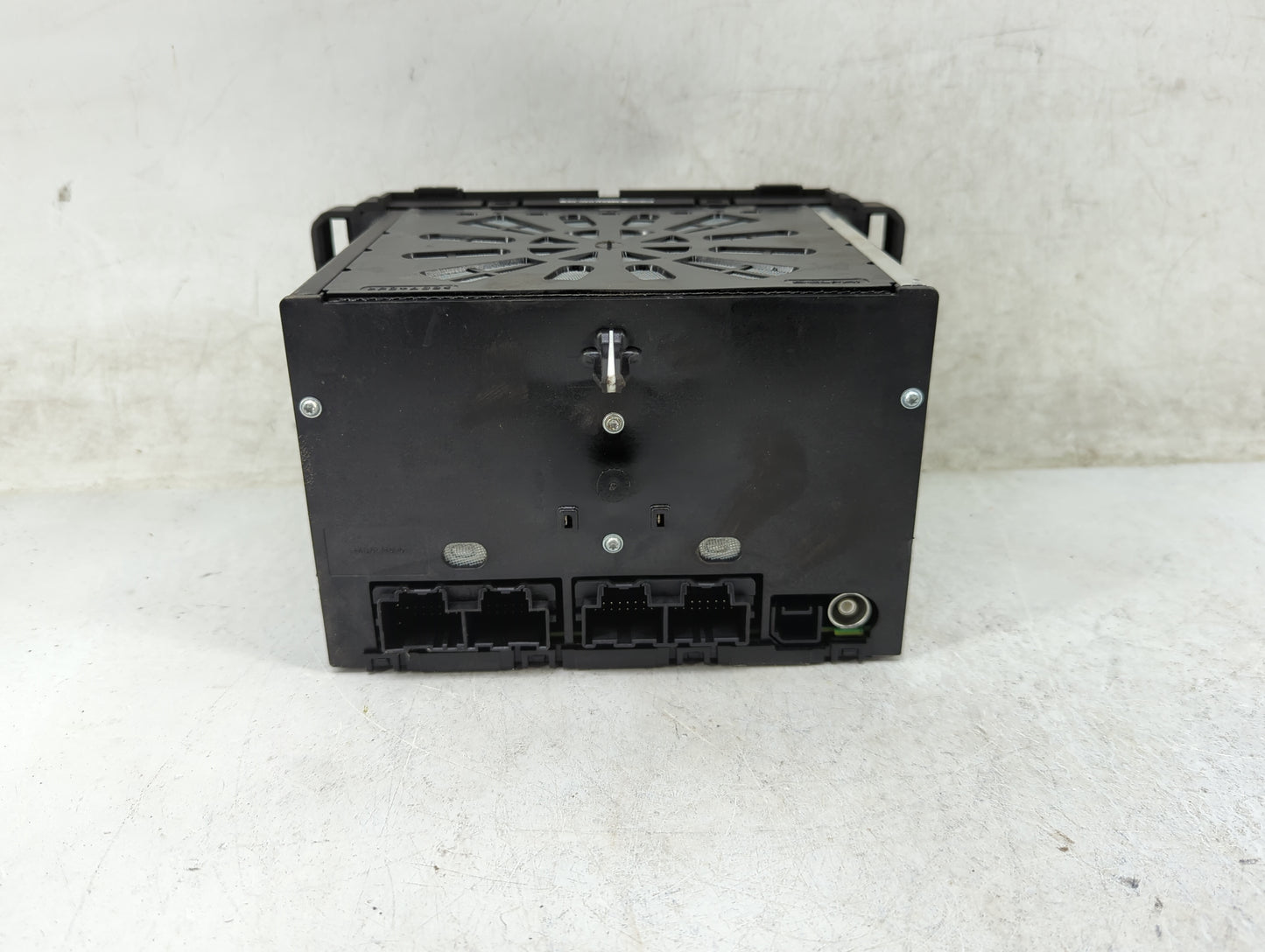 2015-2016 Chevrolet Traverse Radio AM FM Cd Player Receiver Replacement P/N:23395467 28506412, L2C0050TR Fits Fits 2015 2016