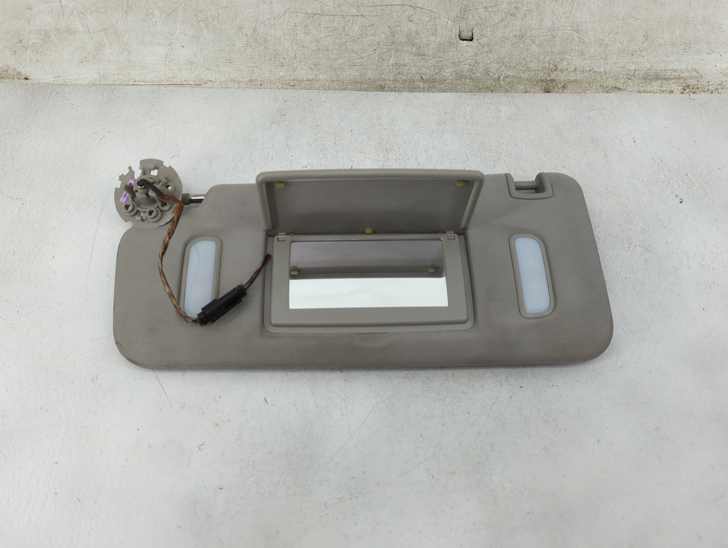 2016 Chevrolet Traverse Sun Visor Shade Replacement Driver Left Mirror Fits OEM Used Auto Parts - Oemusedautoparts1.com