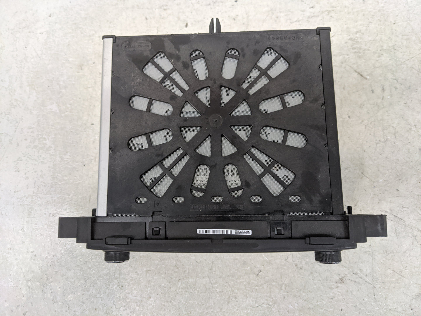 2015-2017 Chevrolet Traverse Radio AM FM Cd Player Receiver Replacement P/N:23395481 28505423, L2C00050TR Fits Fits 2015 201