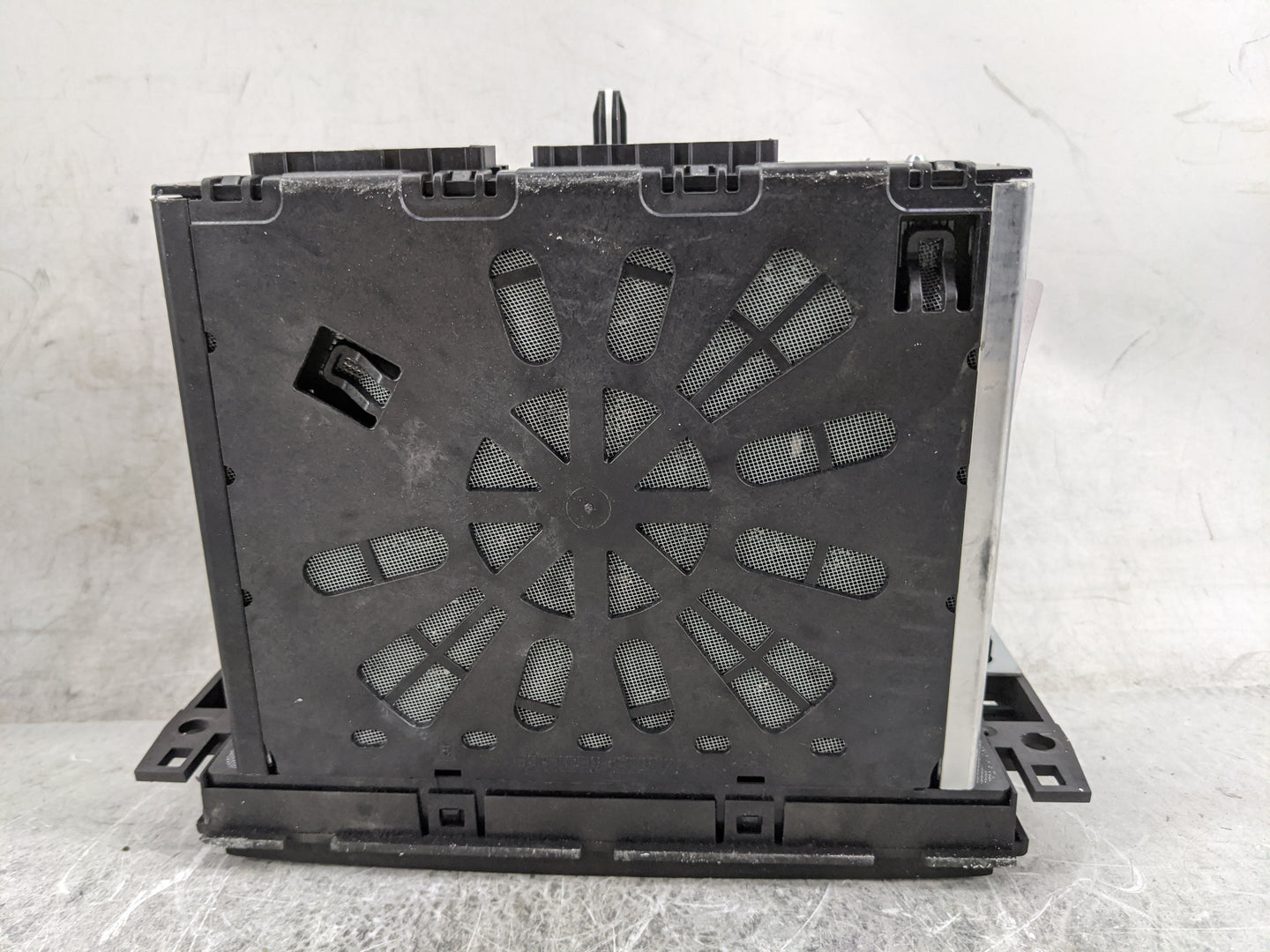 2015-2017 Chevrolet Traverse Radio AM FM Cd Player Receiver Replacement P/N:23227400 28483024, L2C0050TR Fits Fits 2015 2016